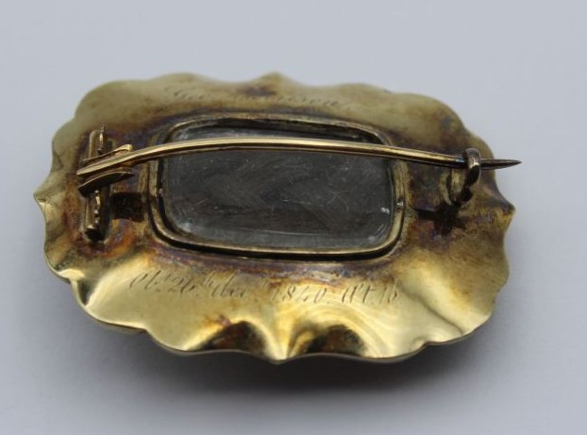 antike Brosche, Gold um 14 Karat, besetzt mit Perlen und 10 Diamanten, verso Gravur "Geo Hanson", - Bild 2 aus 2