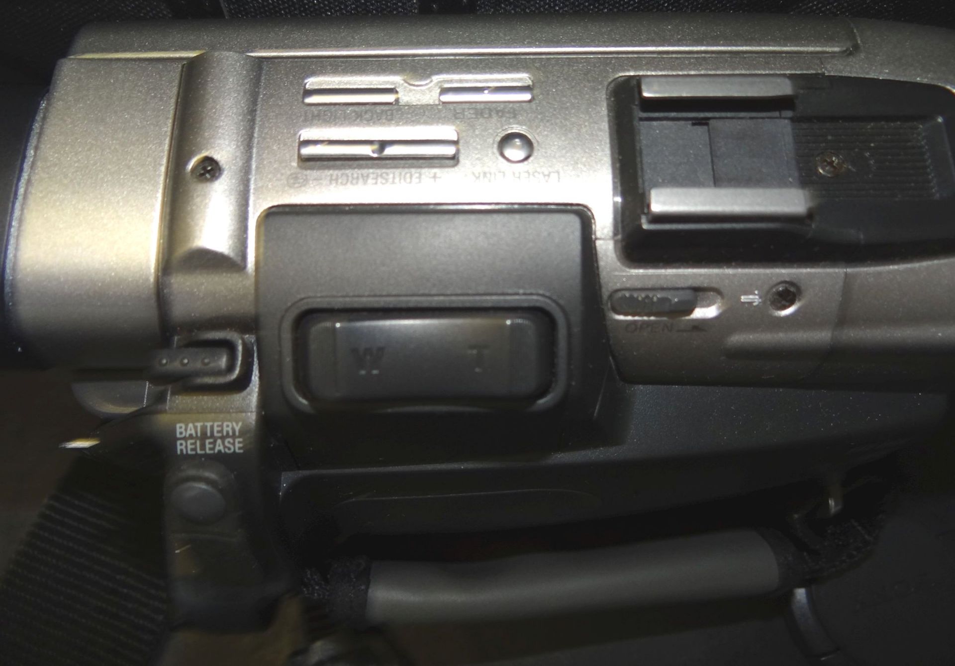 Sony Handycam Vision Mini DV in Tasche, optisch gut erhalten - Bild 3 aus 5