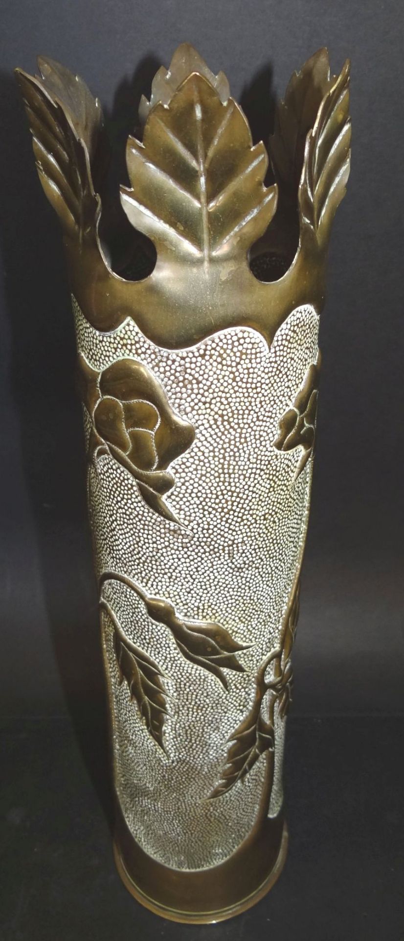 Jugendstil-Vase aus massiver Messing-Granatenkartusche, H-35 cm - Bild 3 aus 5