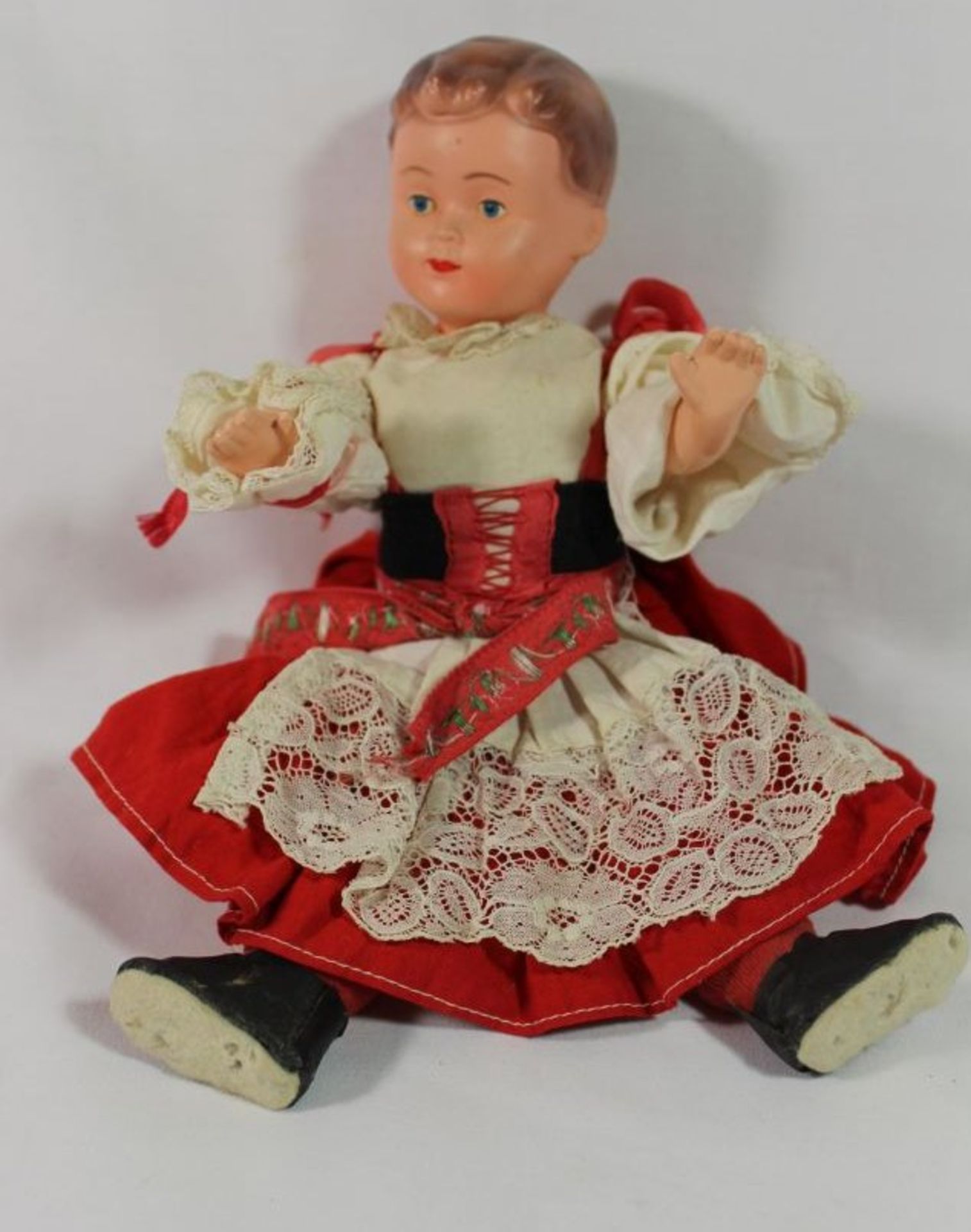 Puppe in Tracht, älter, ungemarkt, H-30cm. - Bild 2 aus 2