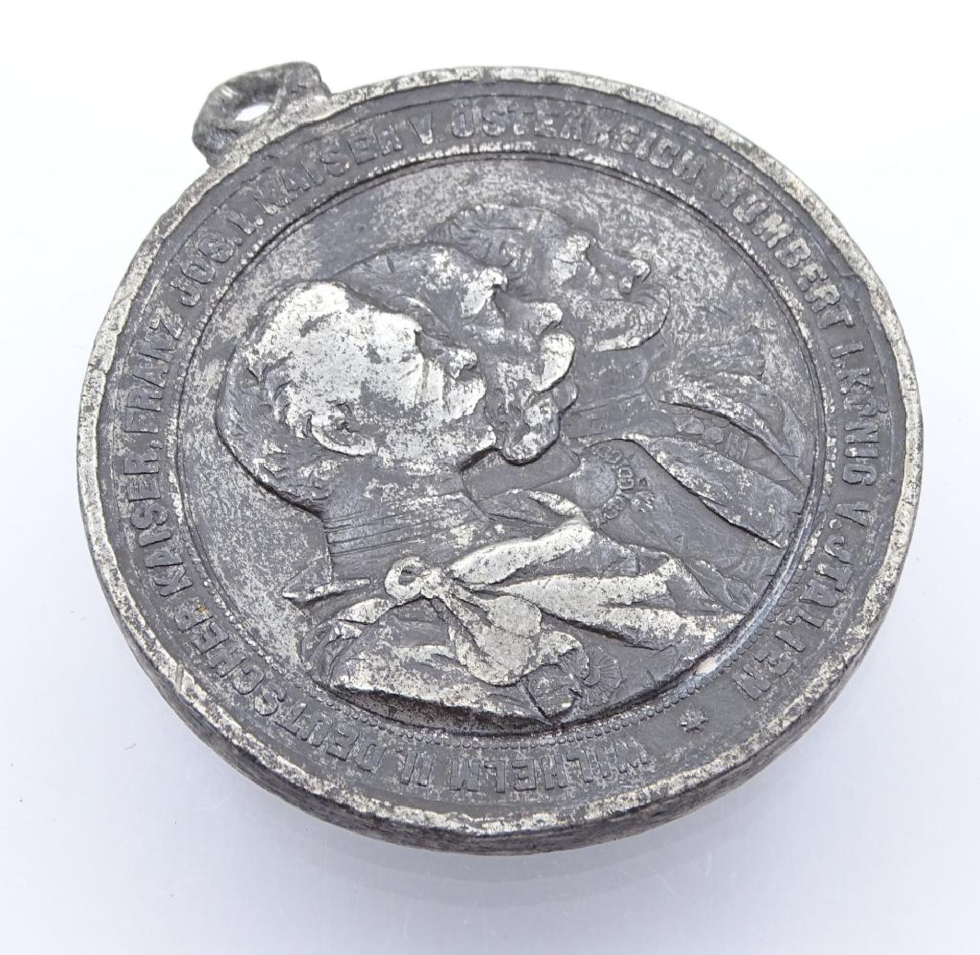 Medaille mit Kaiser Franz Josef, Kaiser Wilhelm, König Umberto, um 1914, ungepflegte Erhaltung, D-