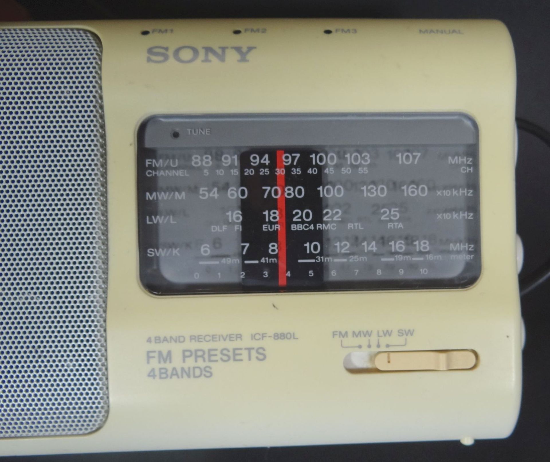kl. Transistor Radio "Sony" 4-Band , funktionstüchtig, H-12 cm, 25x5 c - Bild 3 aus 6