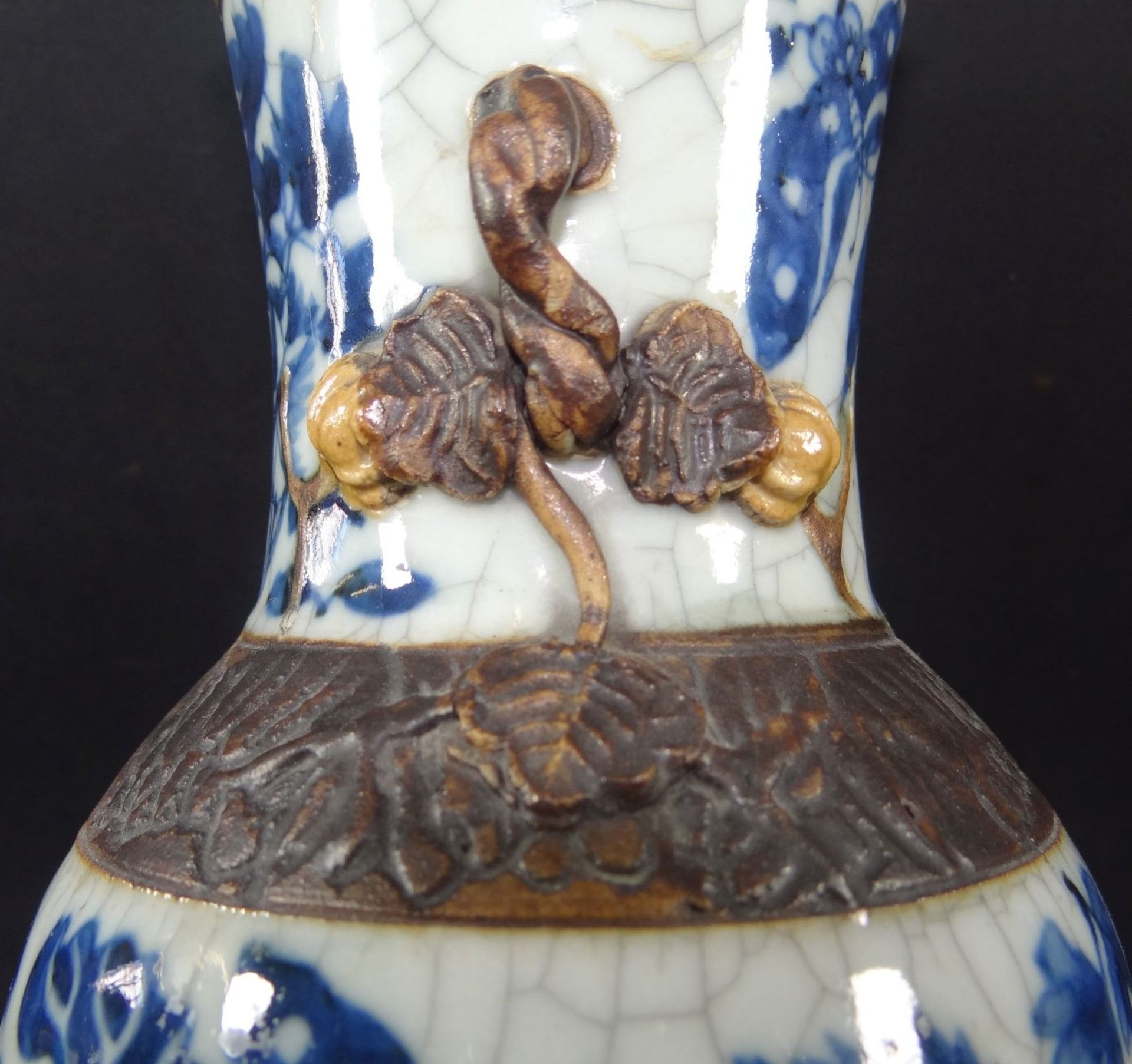 China Vase mit Blaumalerei, in Boden gemarkt, Alters-u. Gebrauchsspuren, H-30 cm - Bild 5 aus 9