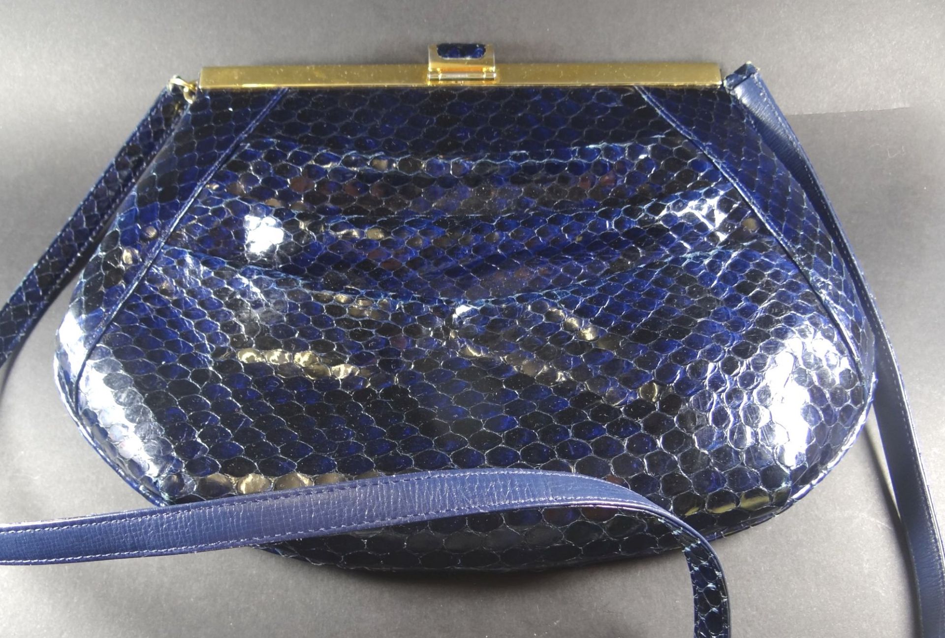 Krokoleder-Handtasche in blau "Modell Royal", 20x28 cm