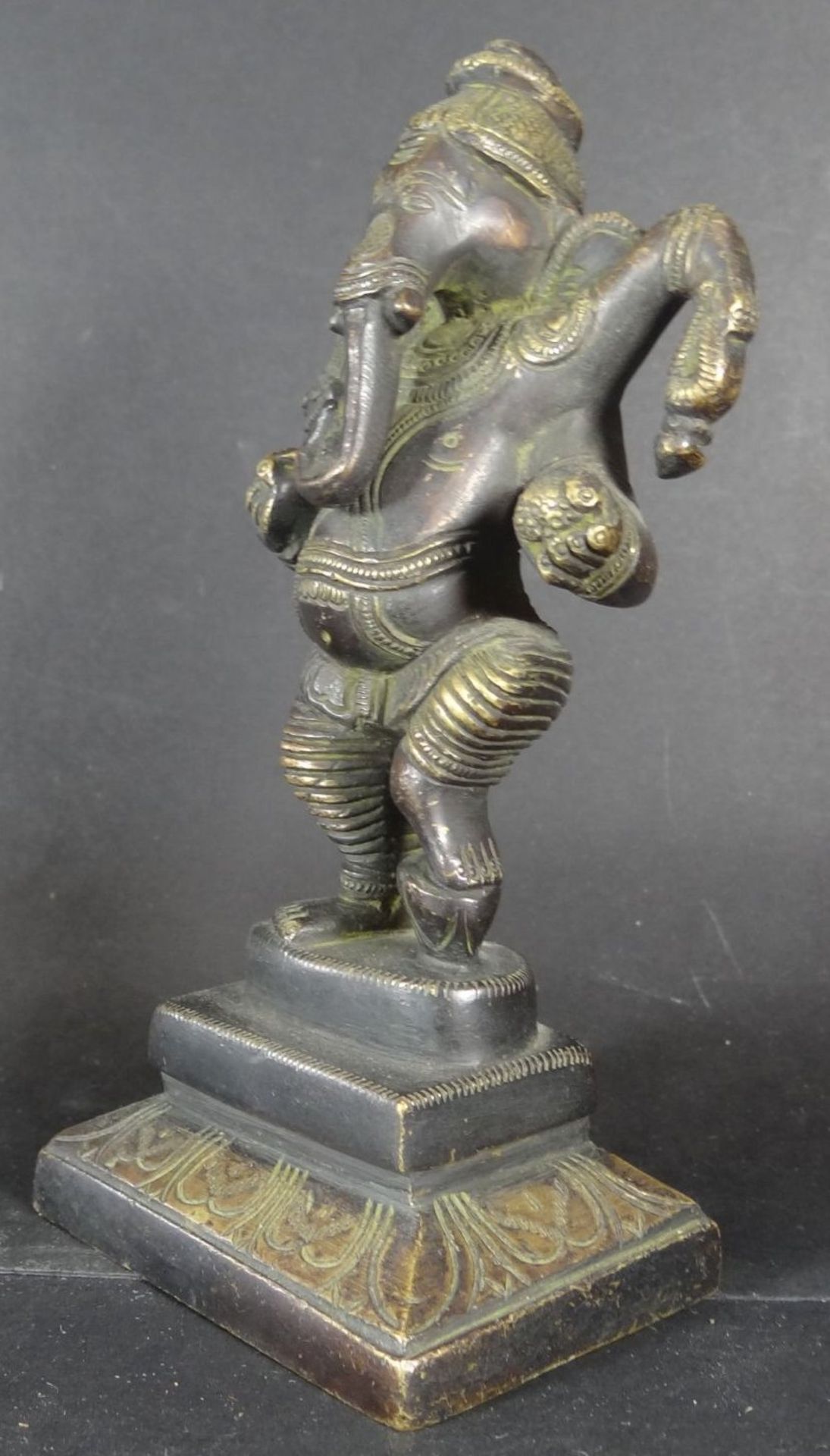 indische Göttheit Ganesha, Bronze, älter, H-14,5 cm, Alters-u. Gebrauchsspuren, patinie - Bild 4 aus 5
