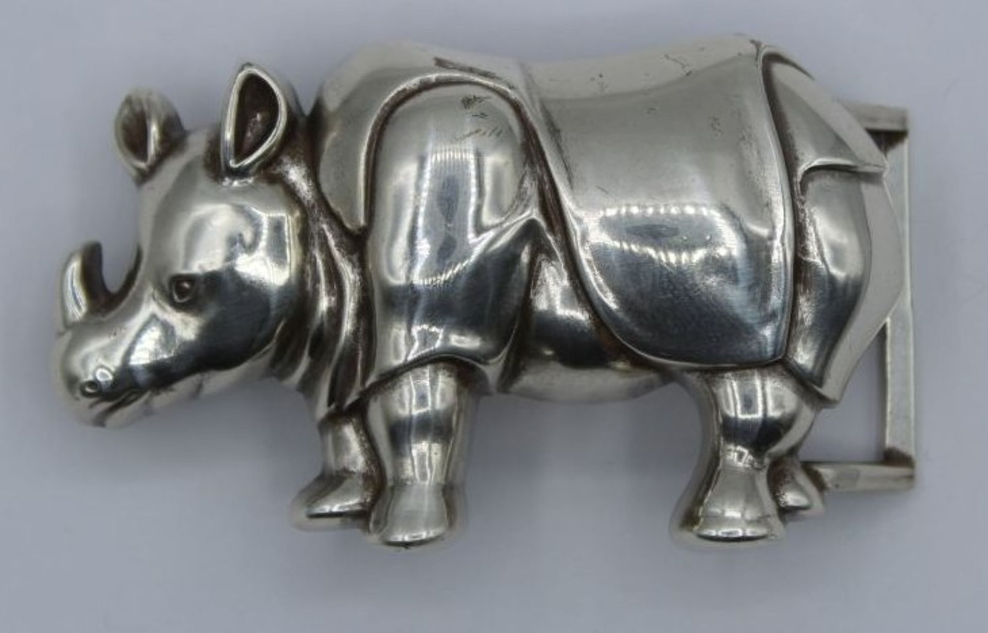 gr. Gürtelschnalle, Nashorn, versilbert, 6 x 10,5cm.