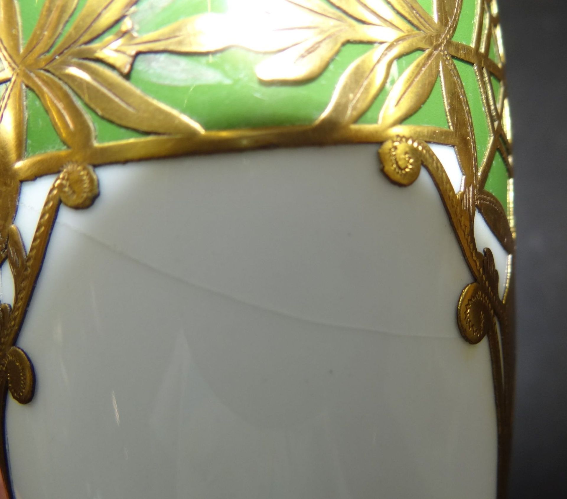 Jugendstil-Vase mit massiver Goldauflage, mehrere Risse, H-12,5 cm - Bild 4 aus 8