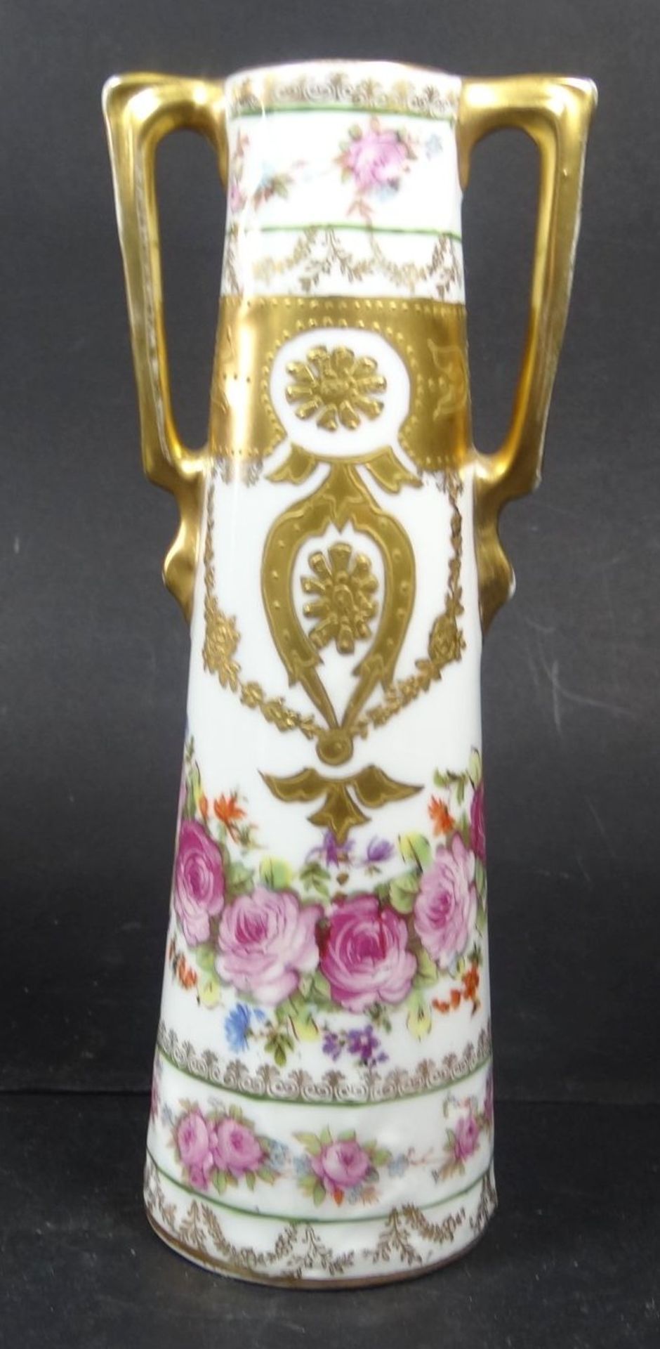 Jugendstil-Henkelvase "Sevres" mit Gold-und Rosendekor, H-16 cm, leicht berieben