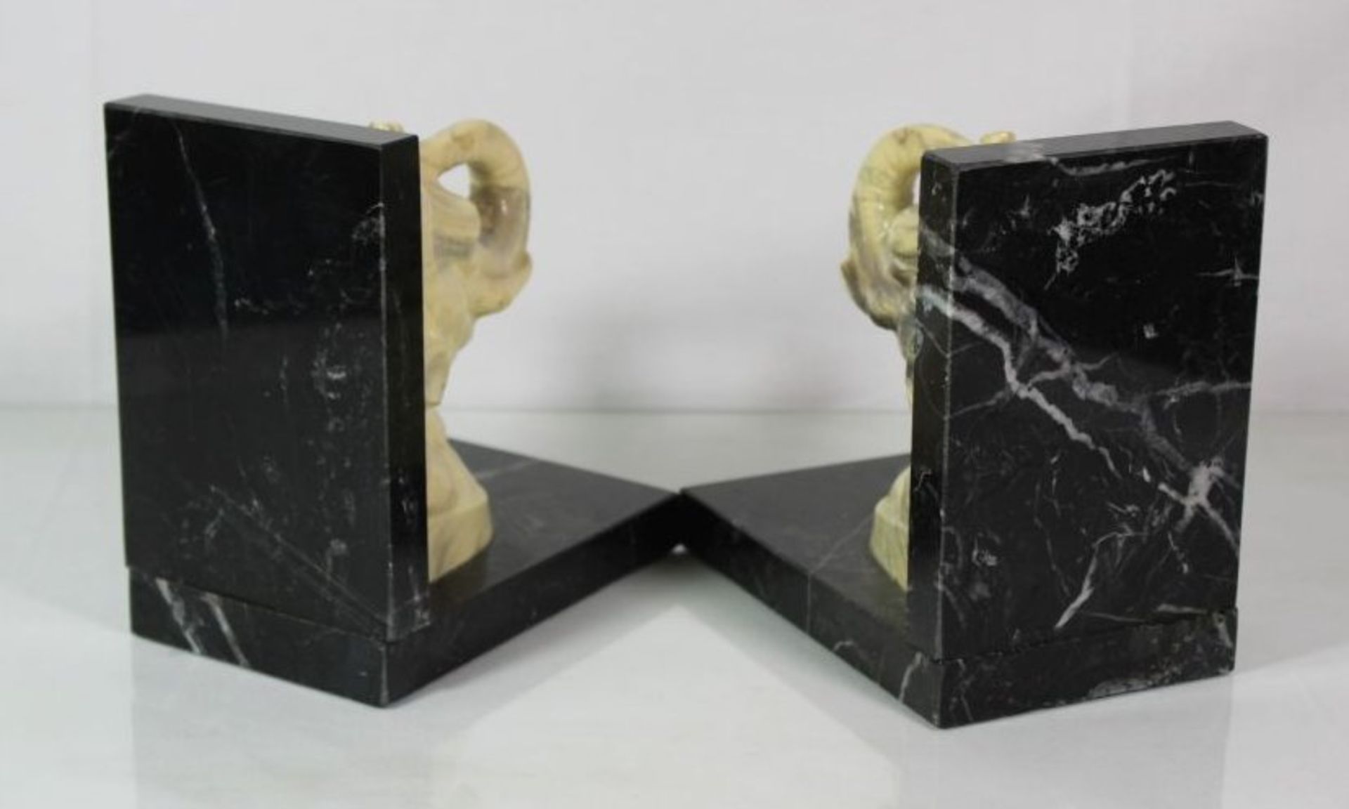 Paar Buchstützen aus Marmor mit Elefantenköpfen diese Material ?, H-16cm B-15cm T-10cm - Bild 3 aus 3