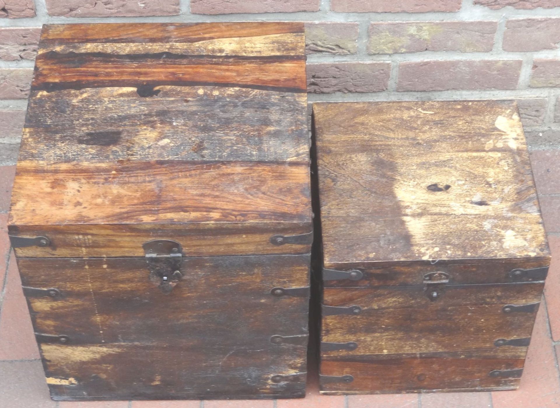 2x alte Holz-Gerätekisten mit Eisenbeschlägen, Alters-u. Gebrauchsspuren, H-40 cm, 38x38 cm und H-32 - Bild 3 aus 9