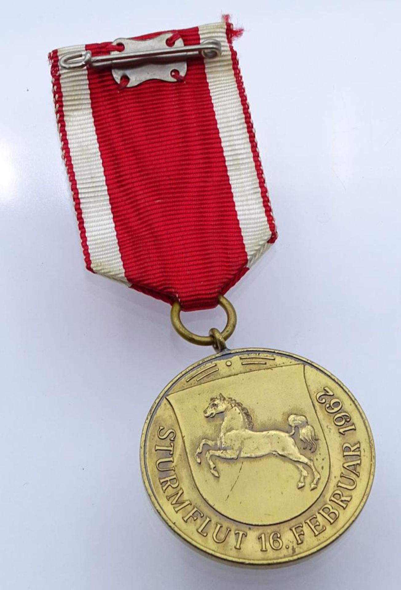 Sturmflut-Medaille 1962, an Band - Bild 2 aus 2