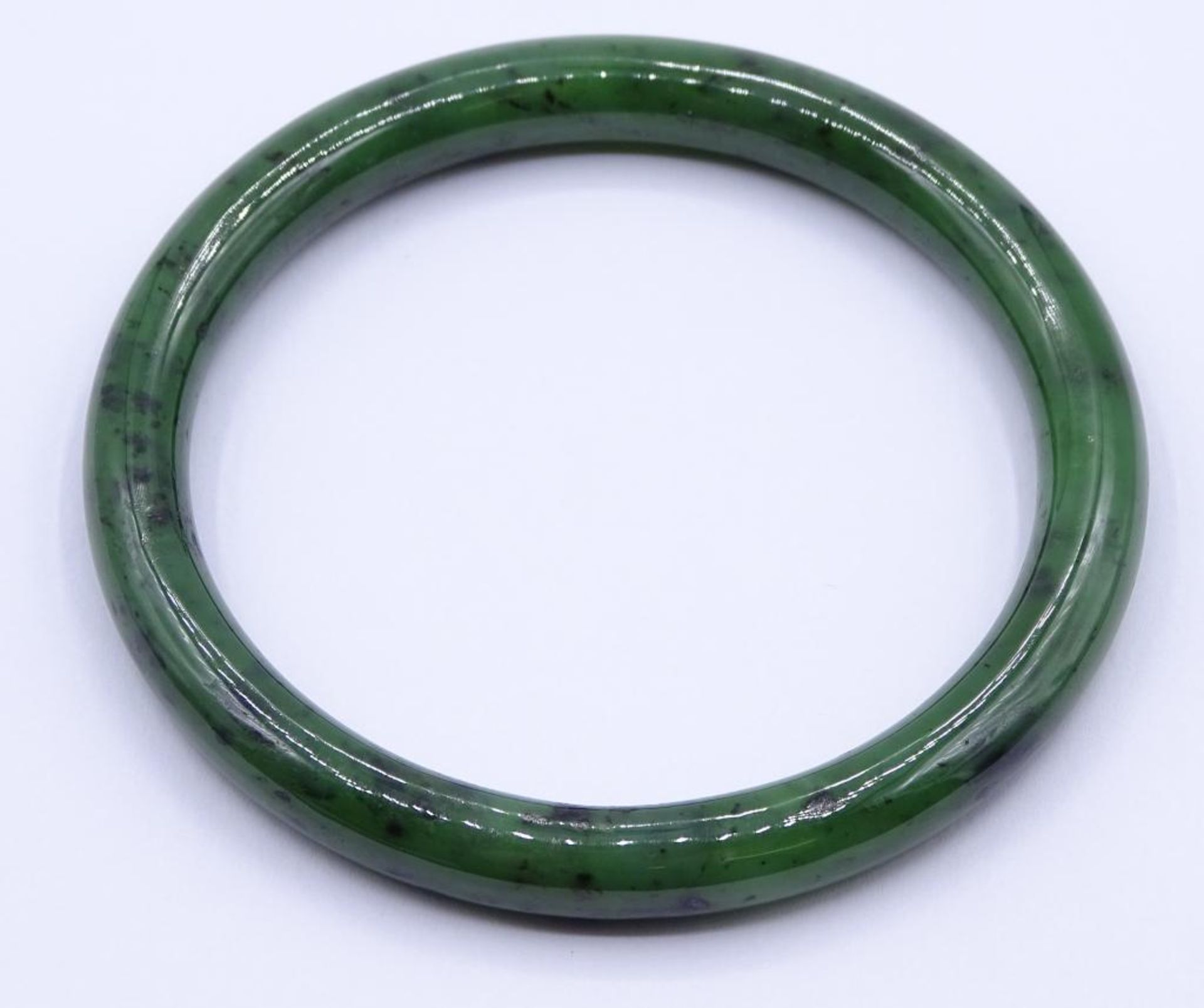 Armreif aus Nephrit Jade, d-8,3cm, innen 6,6cm, 213,4ct. - Bild 5 aus 5