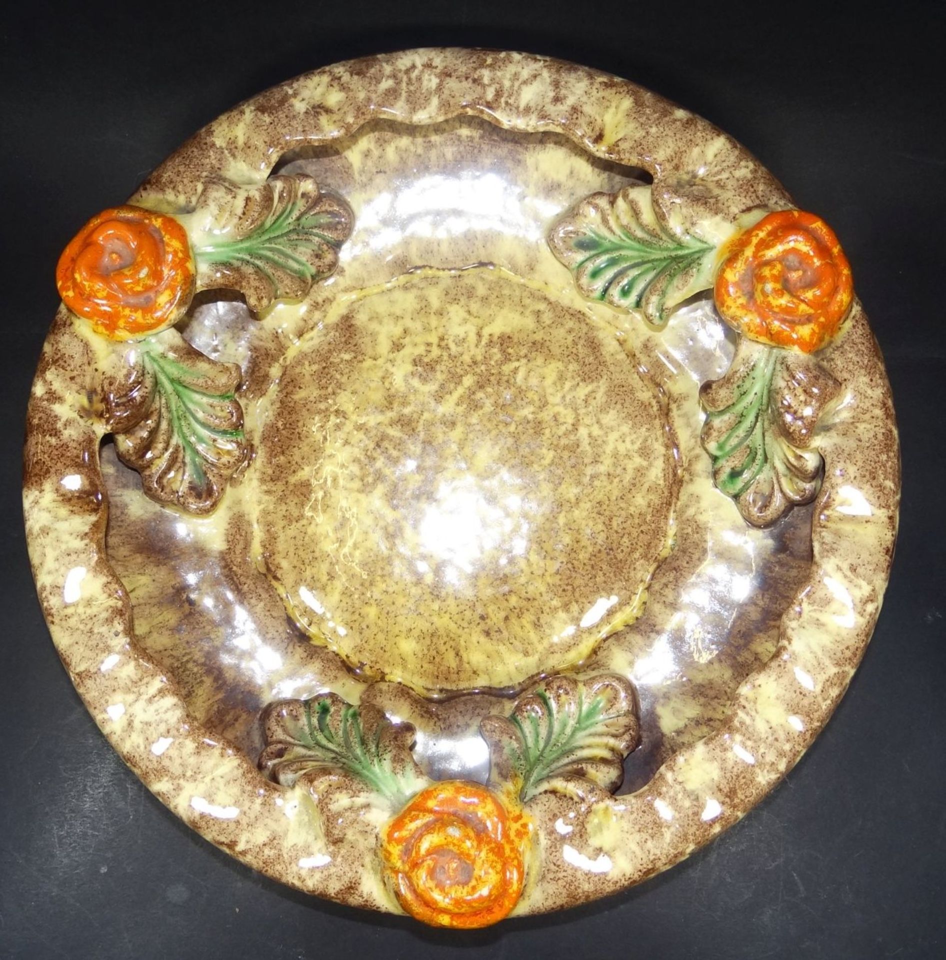grosse Keramikschale mit Blätterdekor, Laufglasur, H-9 cm, D-34 c