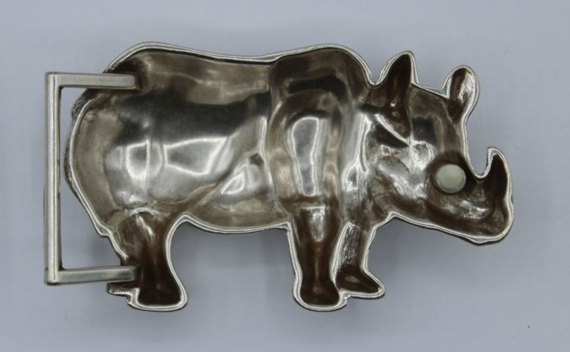 gr. Gürtelschnalle, Nashorn, versilbert, 6 x 10,5cm. - Bild 2 aus 2