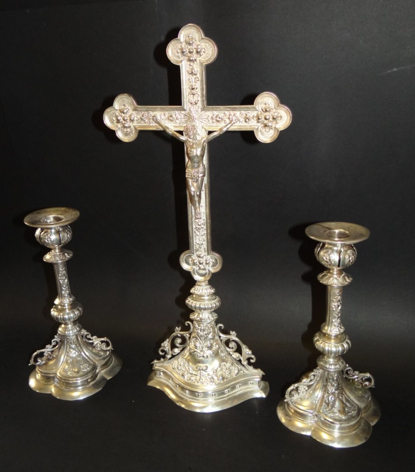 Kruzifix mit 2 Beistellern, Kerzenhalter, massiv versilbert, H-42 und 22 cm - Bild 2 aus 10
