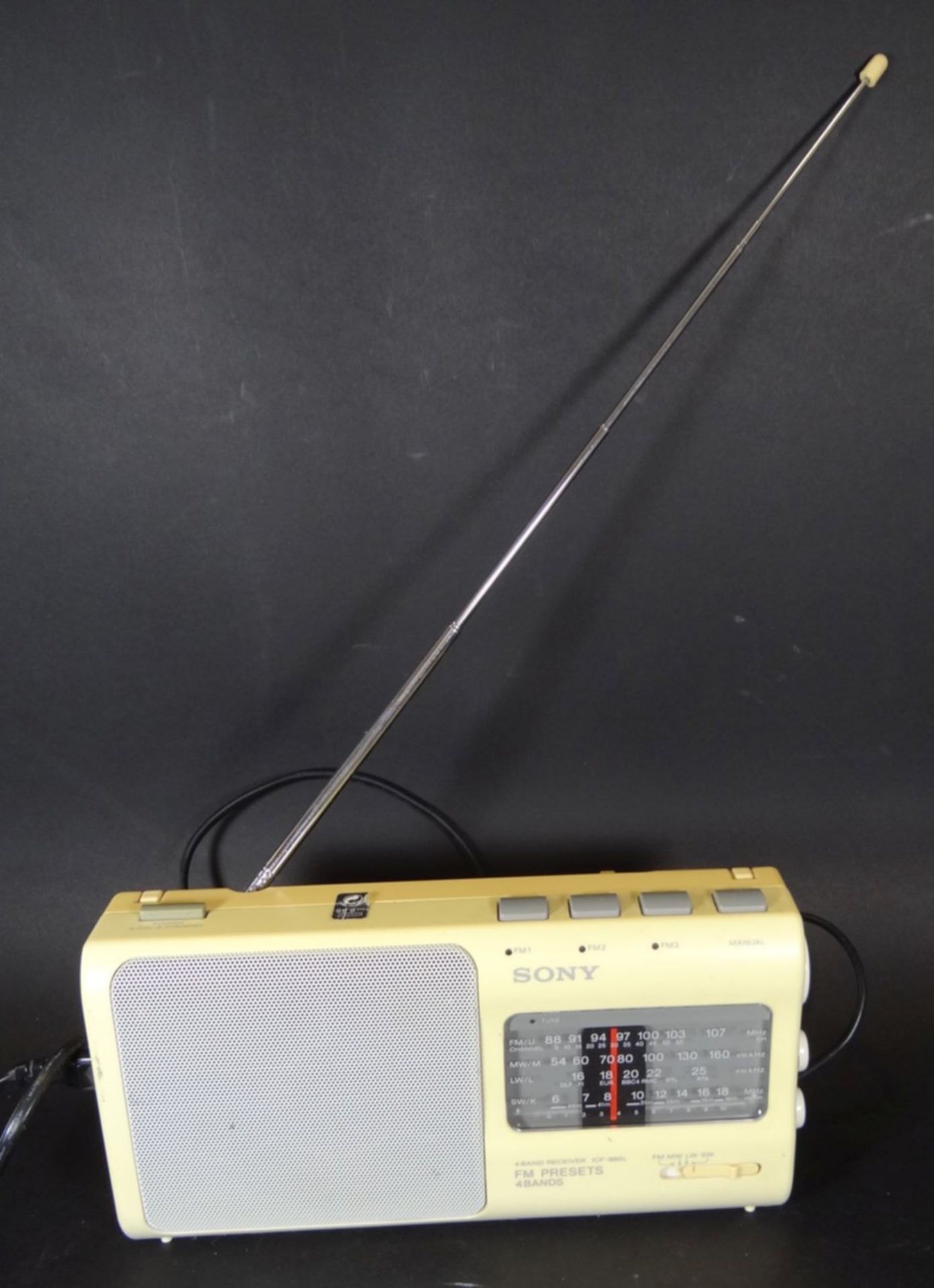 kl. Transistor Radio "Sony" 4-Band , funktionstüchtig, H-12 cm, 25x5 c - Bild 4 aus 6