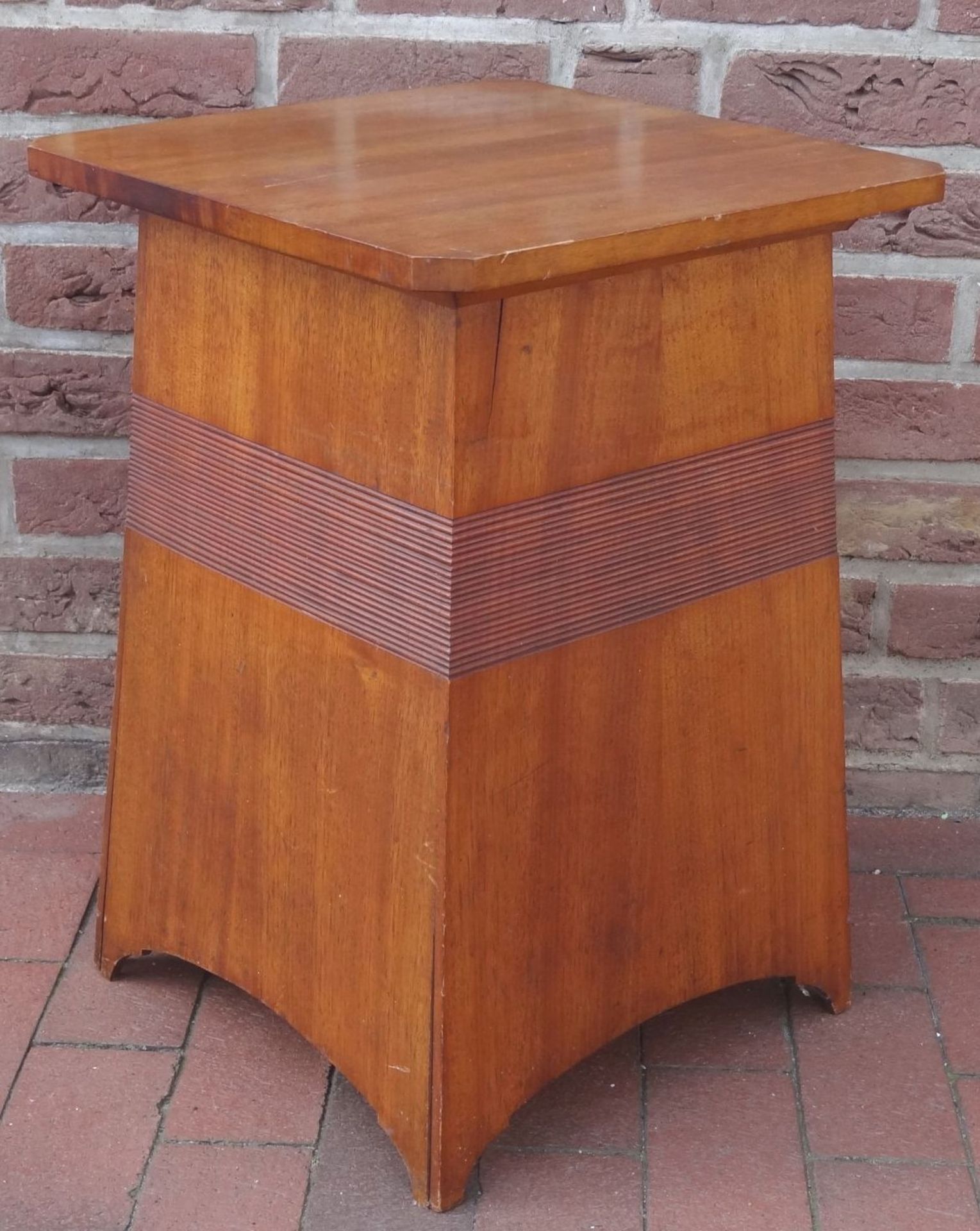 Jugendstil-Tischchen, Entwurf?, H-62 cm, 43x43 cm, Alters-u. Gebrauchsspuren, etwas rissig - Bild 4 aus 4