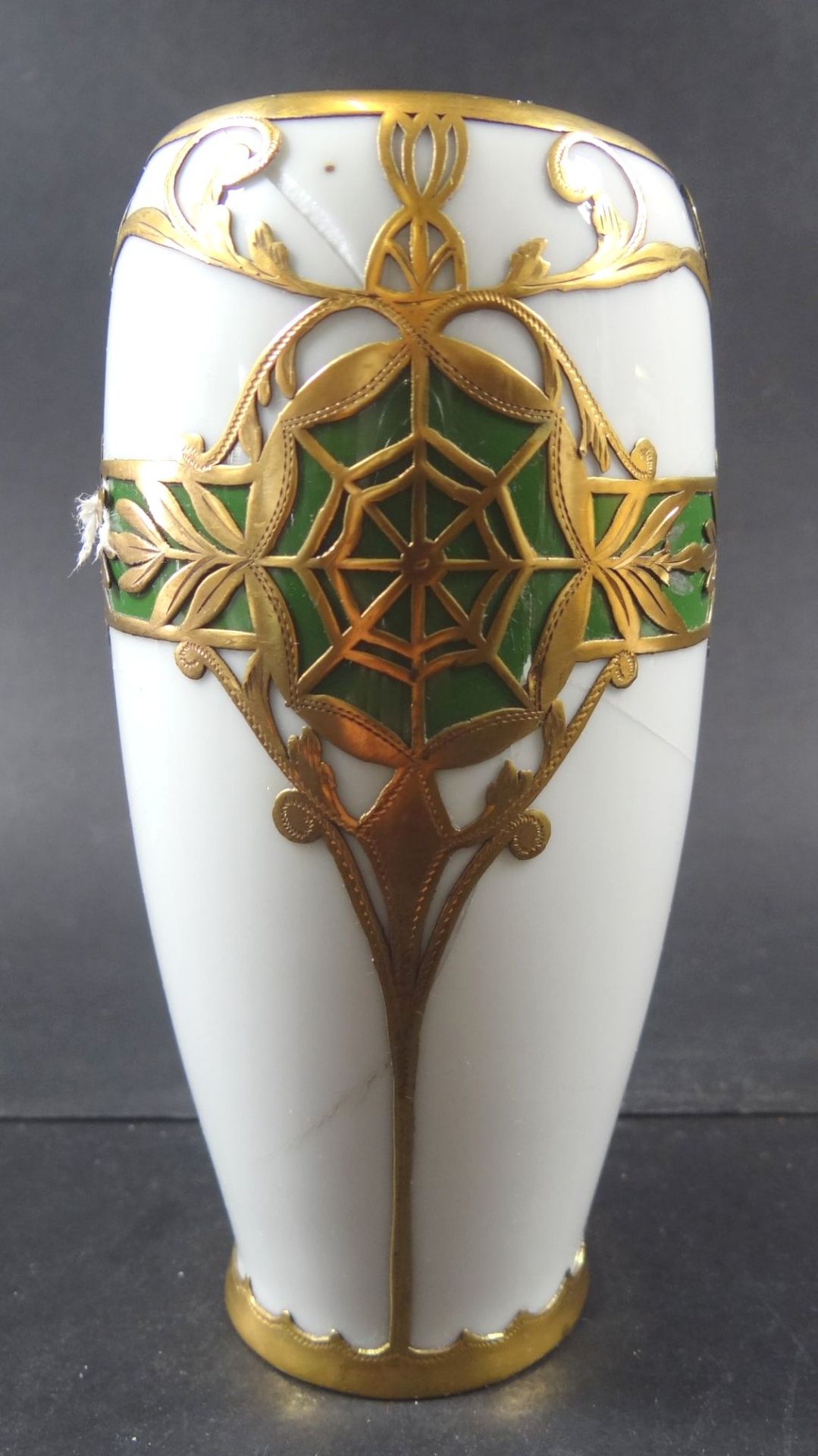 Jugendstil-Vase mit massiver Goldauflage, mehrere Risse, H-12,5 cm