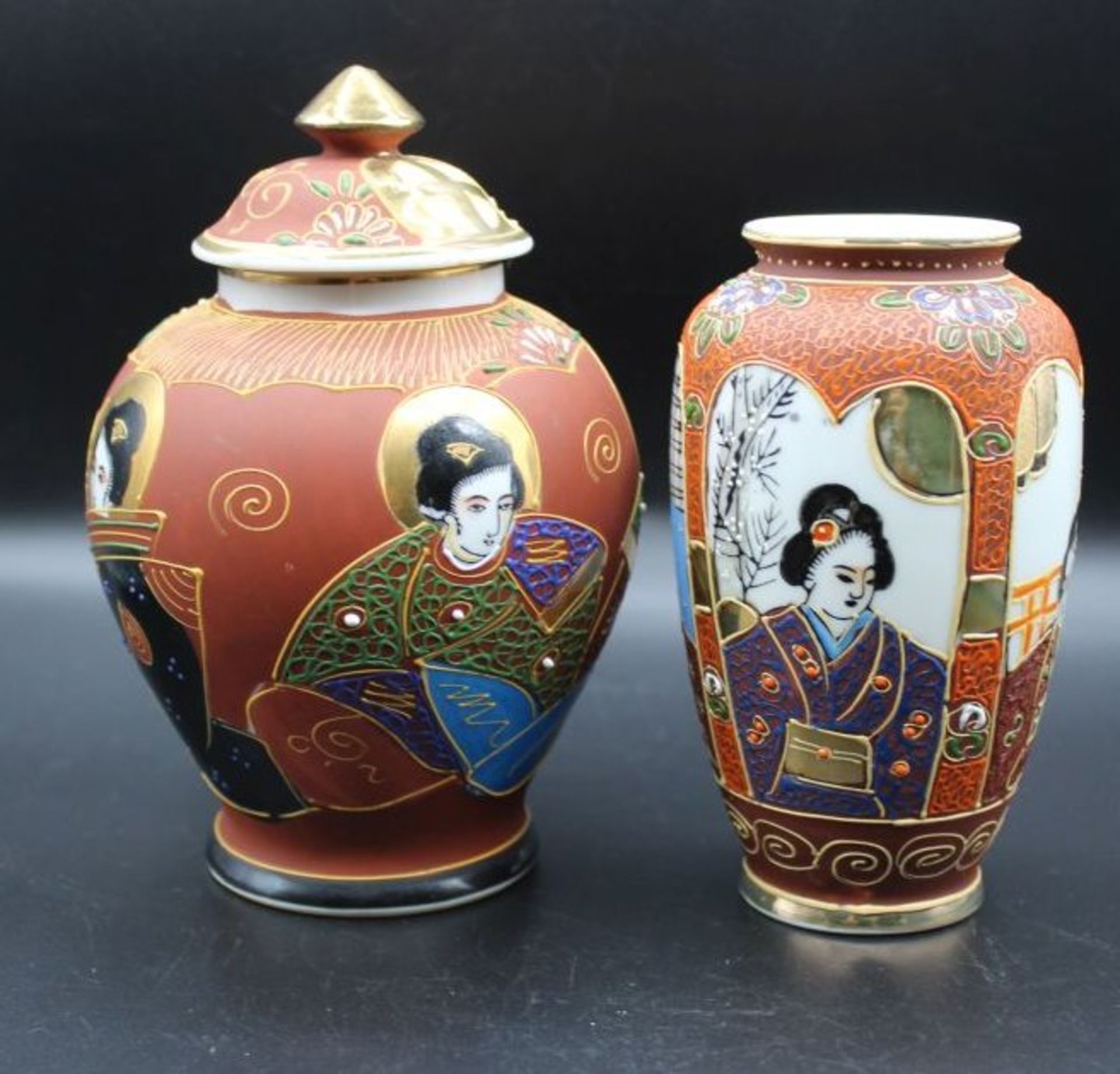 Teedose und kl. Vase, Japan, Satsuma, H-15,5cm und 13,5cm.