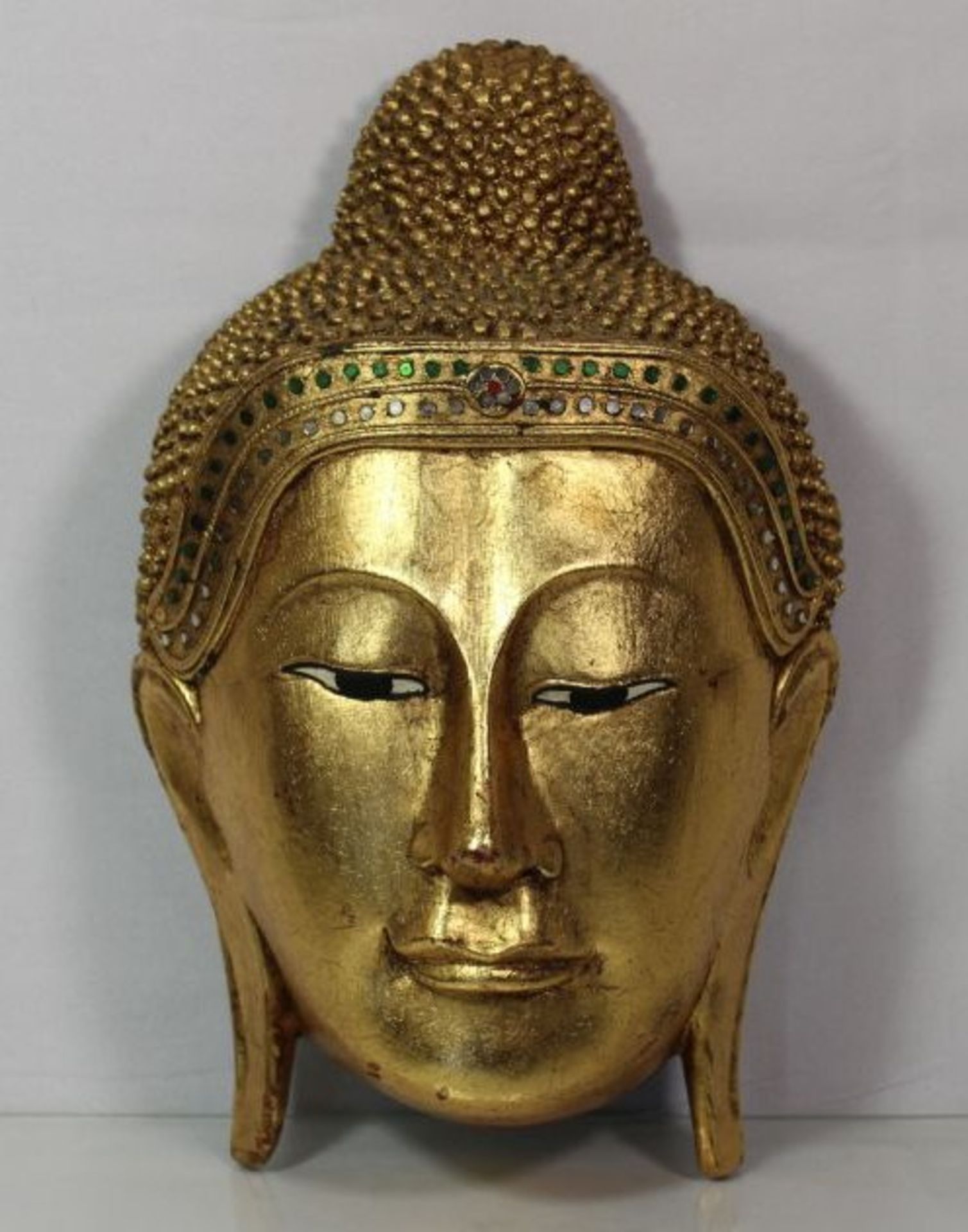 Buddha-Wandkopf, Holz, farbig gefasst, H-34cm B-22cm. - Bild 2 aus 4