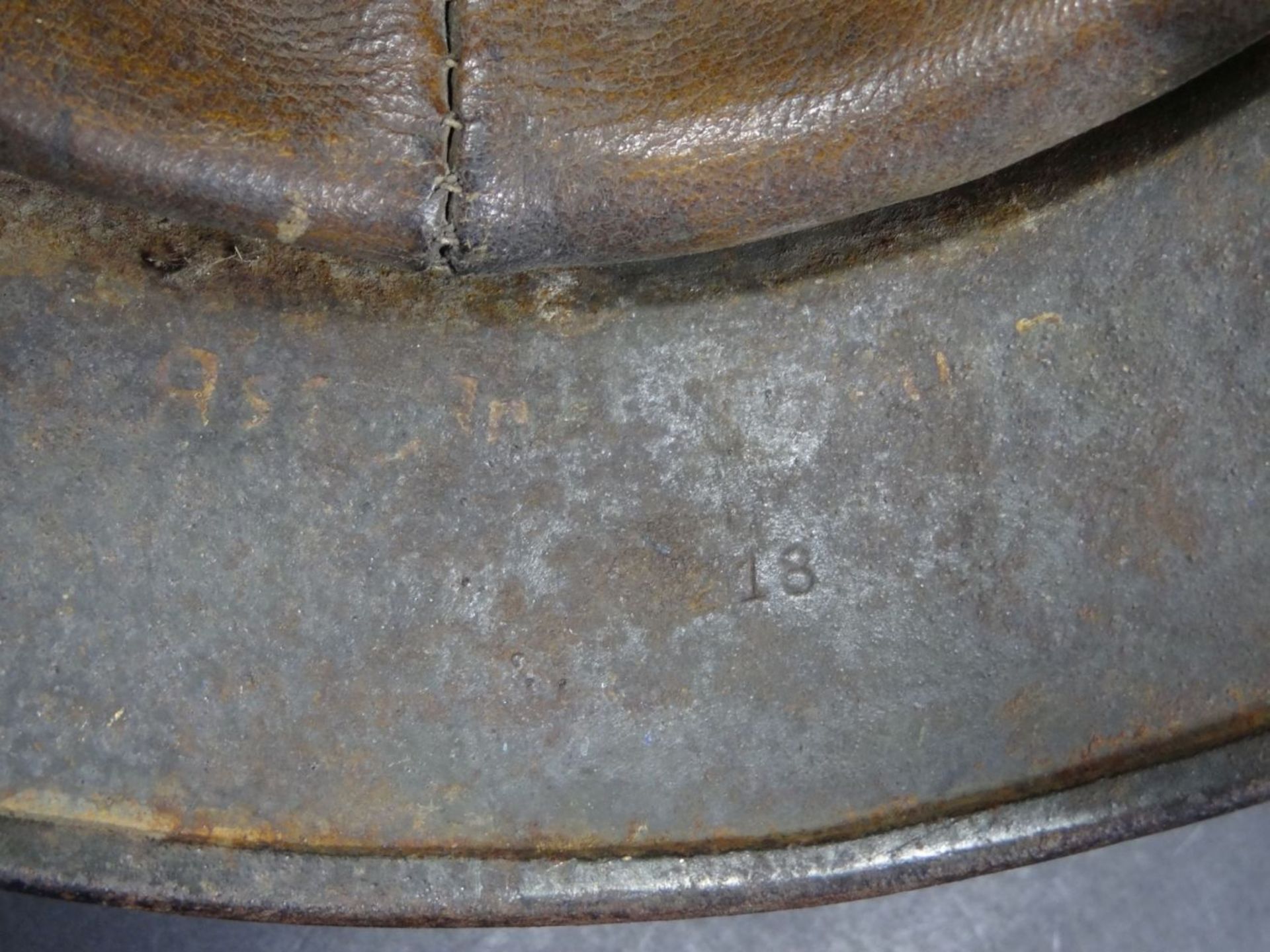 alter Stahlhelm mit Inlet?, Alters-u. Gebrauchsspuren, - Bild 5 aus 6