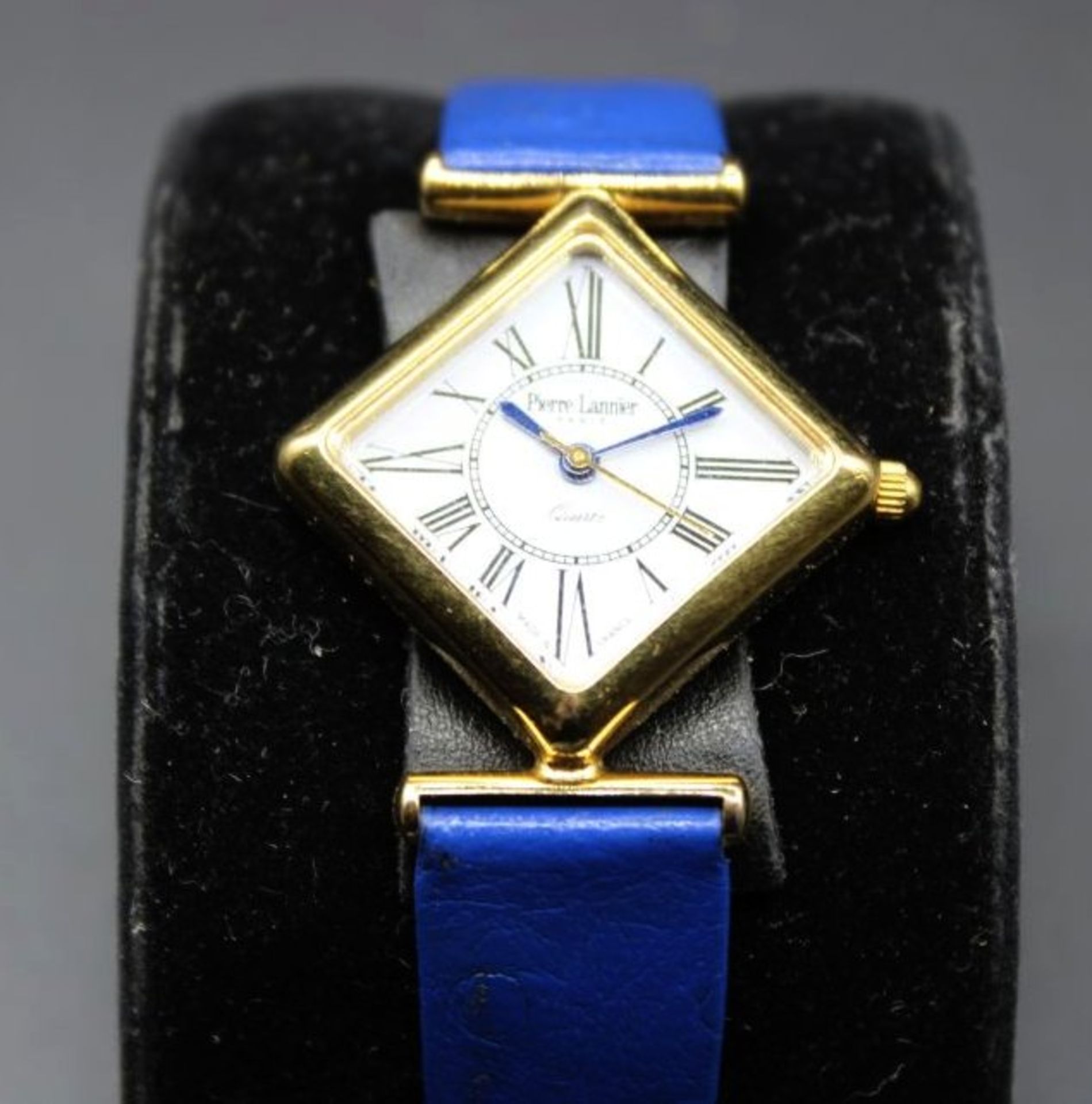 Damenarmbanduhr "Pierre Lannier", Quartzwerk, blaues Lederband, 3x3 cm.