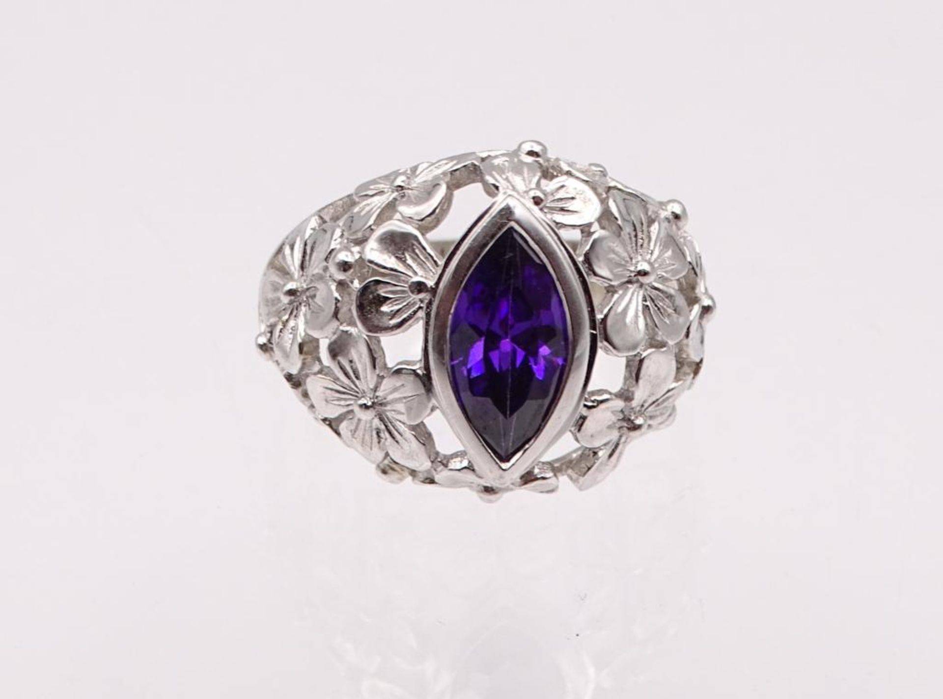 Ring Silber 925/000 mit einem navetteförmig fac., violetten Edelstein 12,5 x 6 mm, RG 57, 8,7 - Bild 4 aus 4