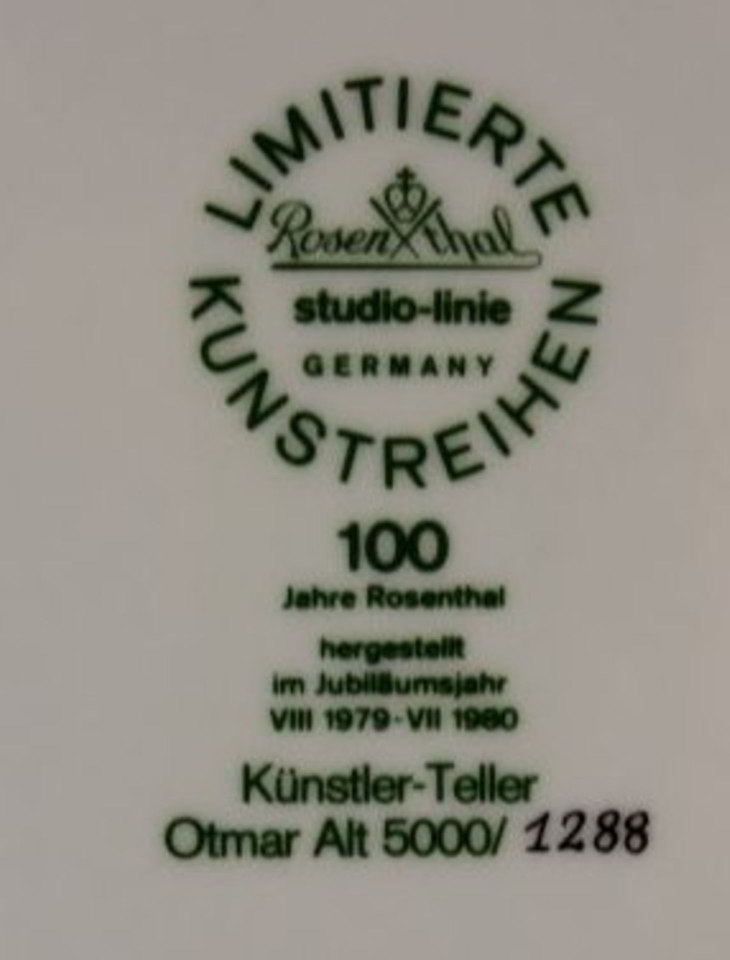 Rosenthal Künstler-Teller Nr. 16 Otmar Alt , 1288/5000, orig. Karton, D-26cm. - Bild 3 aus 3