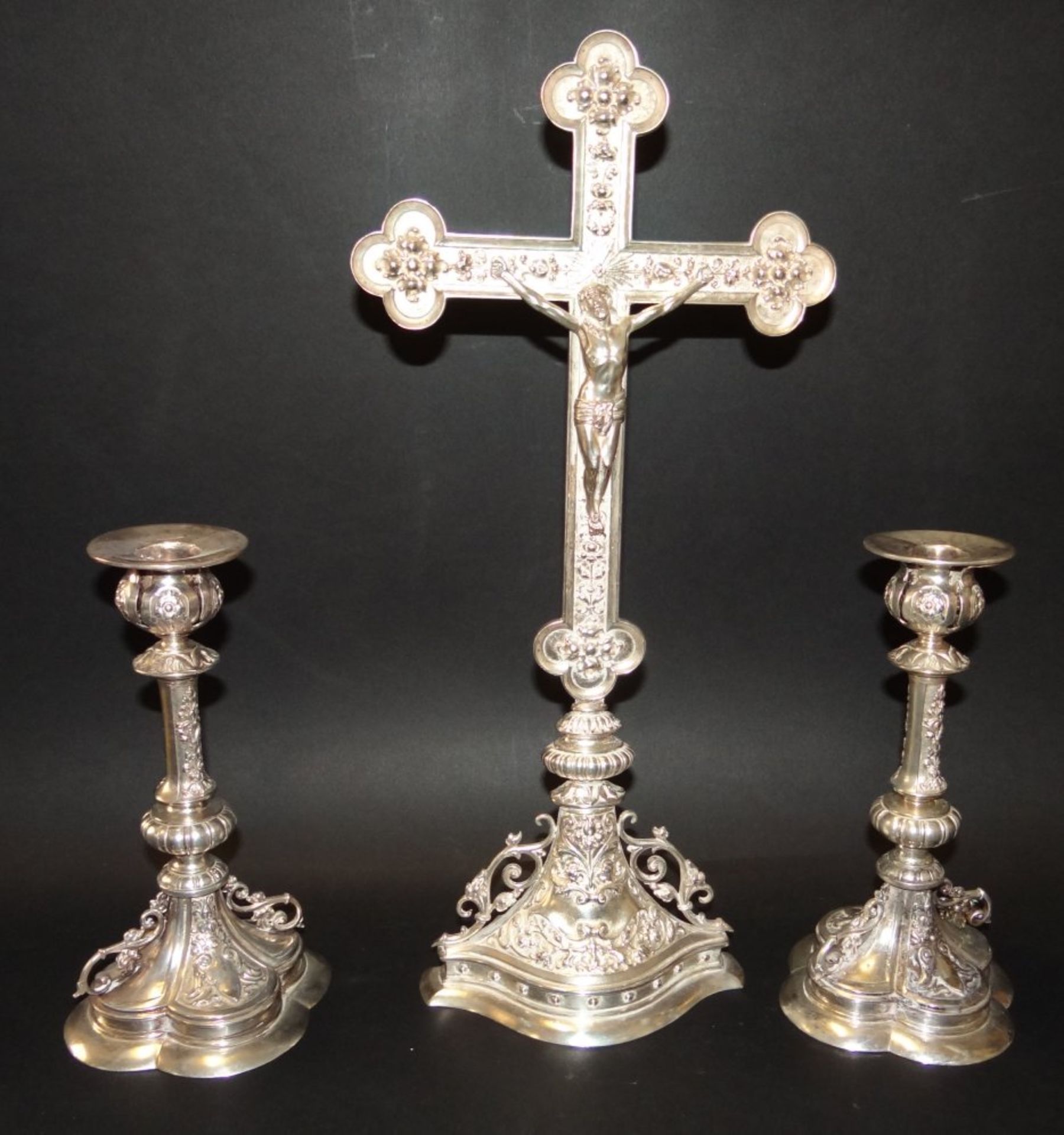 Kruzifix mit 2 Beistellern, Kerzenhalter, massiv versilbert, H-42 und 22 cm