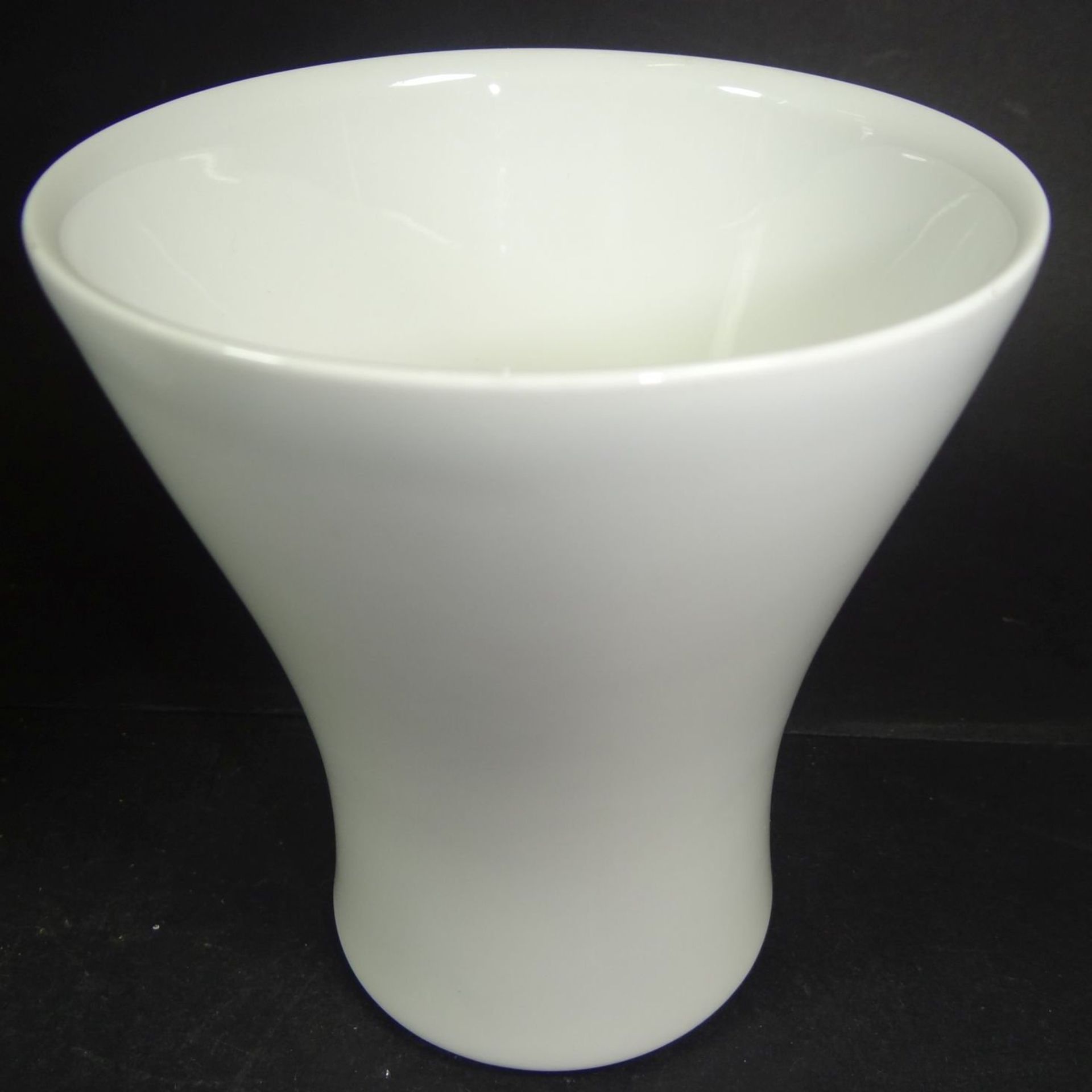 Vase "KPM" Berlin, weiss, H-11 cm, D-10 cm - Bild 2 aus 4