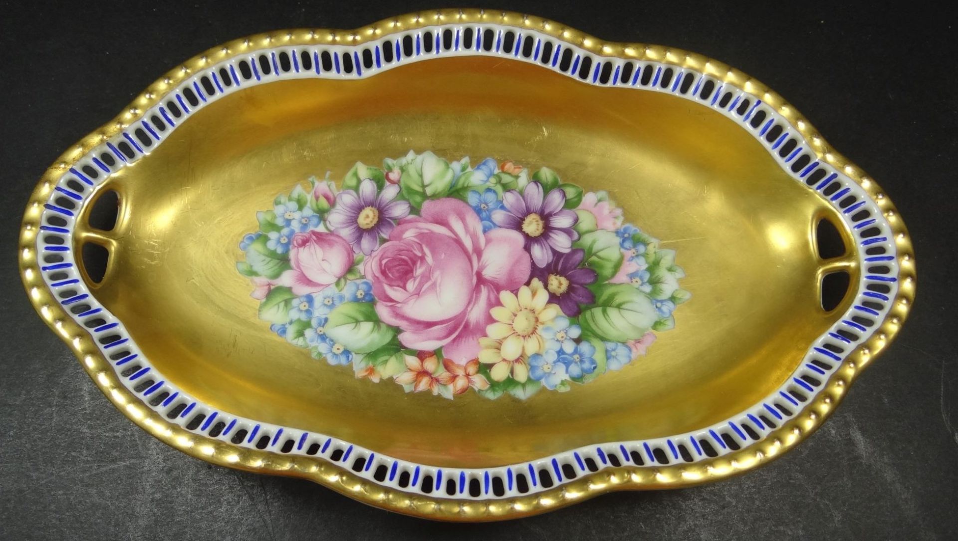 ovale Prunkschale, "Schumann" Goldstaffage und Blumen, H-3 cm, 13x22 cm