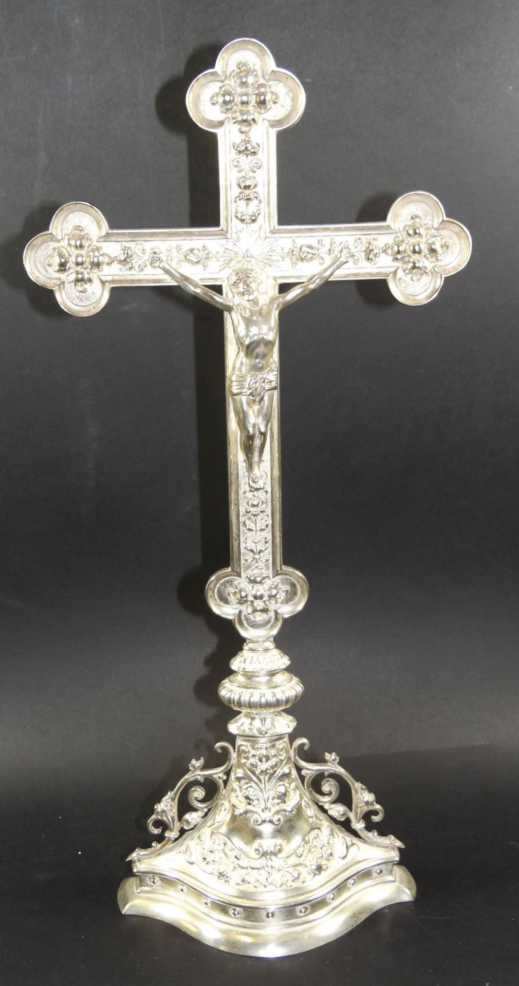 Kruzifix mit 2 Beistellern, Kerzenhalter, massiv versilbert, H-42 und 22 cm - Bild 8 aus 10