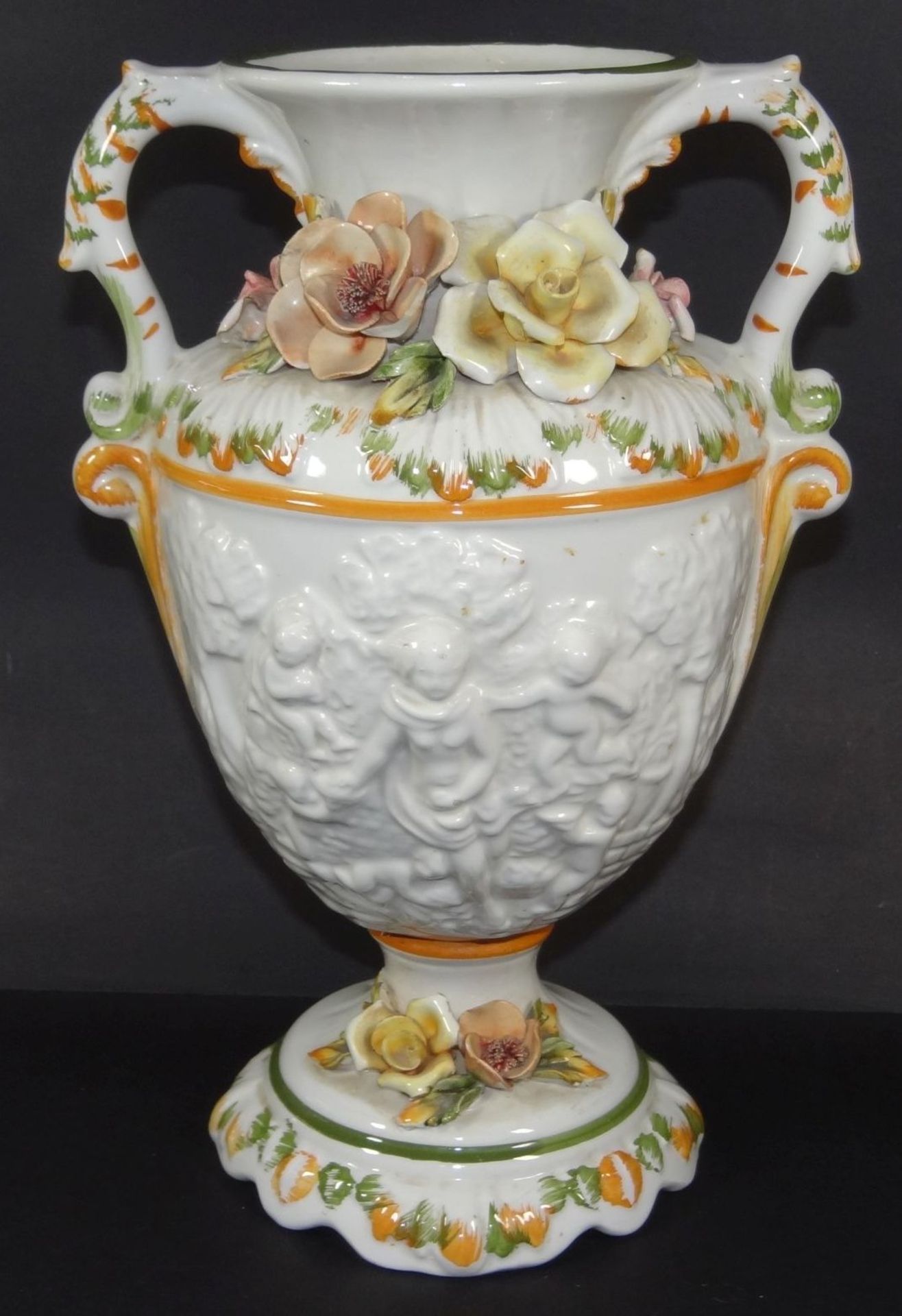 grosse Henkelvase "Bassano-Italien" mit Reliefdekor, H-31 cm- - -22.61 % buyer's premium on the