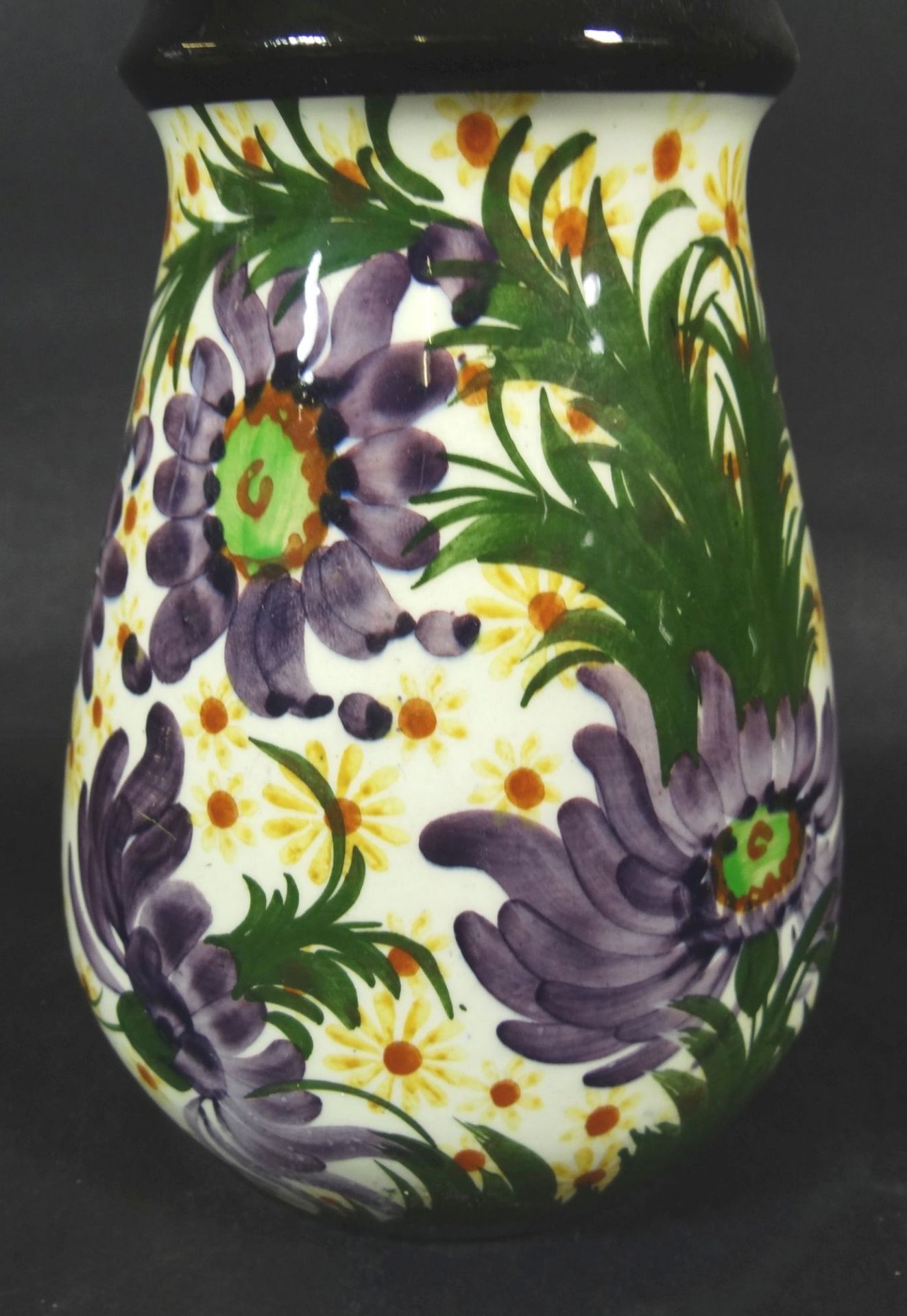 gr. Vase mit Blumenmalerei "Elmshorn" Handmalerei, H-18 cm- - -22.61 % buyer's premium on the hammer - Bild 2 aus 5
