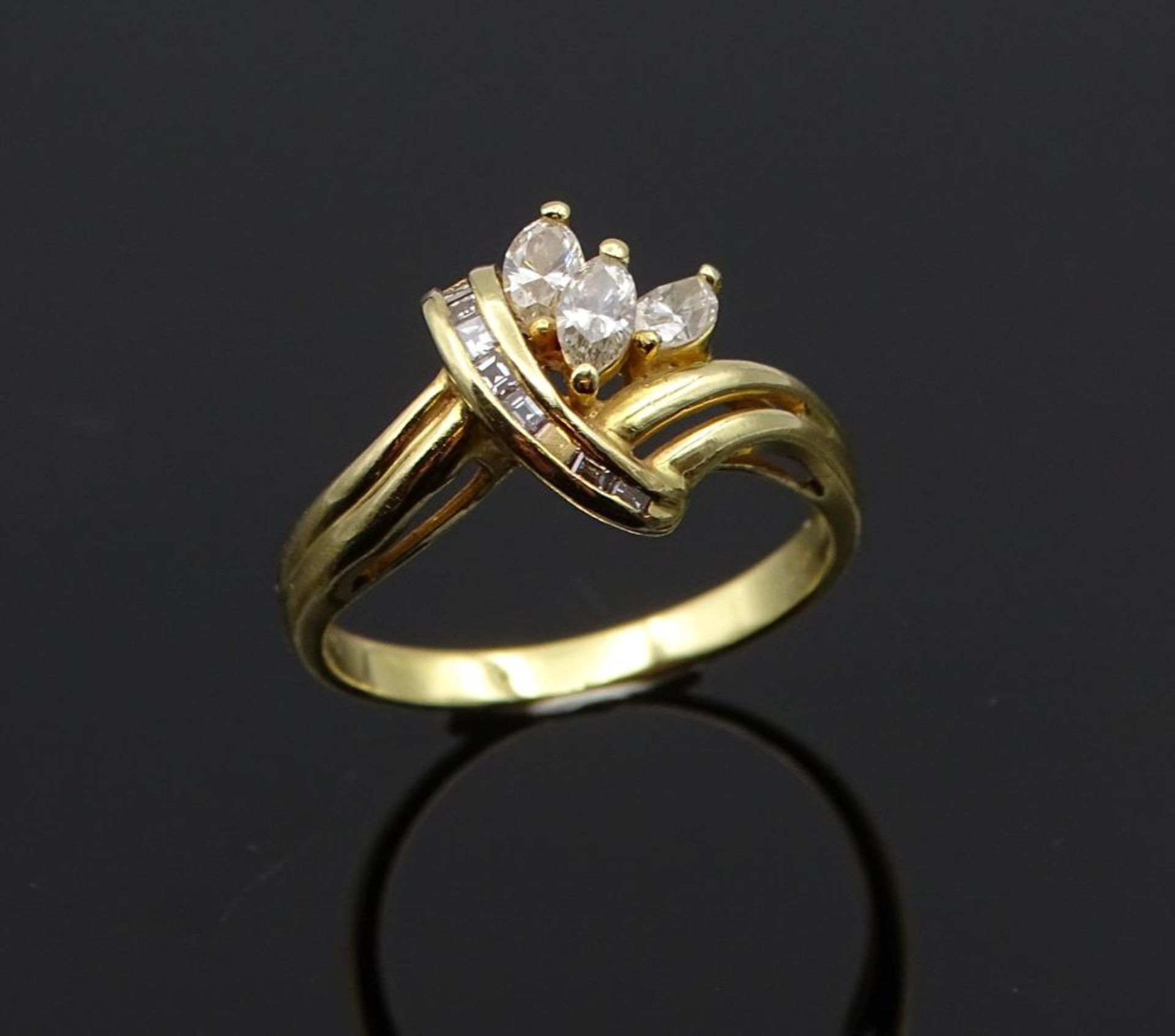 Diamant-Goldring in 750er Gelbgold, 3 Navette Diamanten W/si 1 zus. 0,39ct., + 8 Rohdiamanten W/si 1 - Bild 2 aus 7