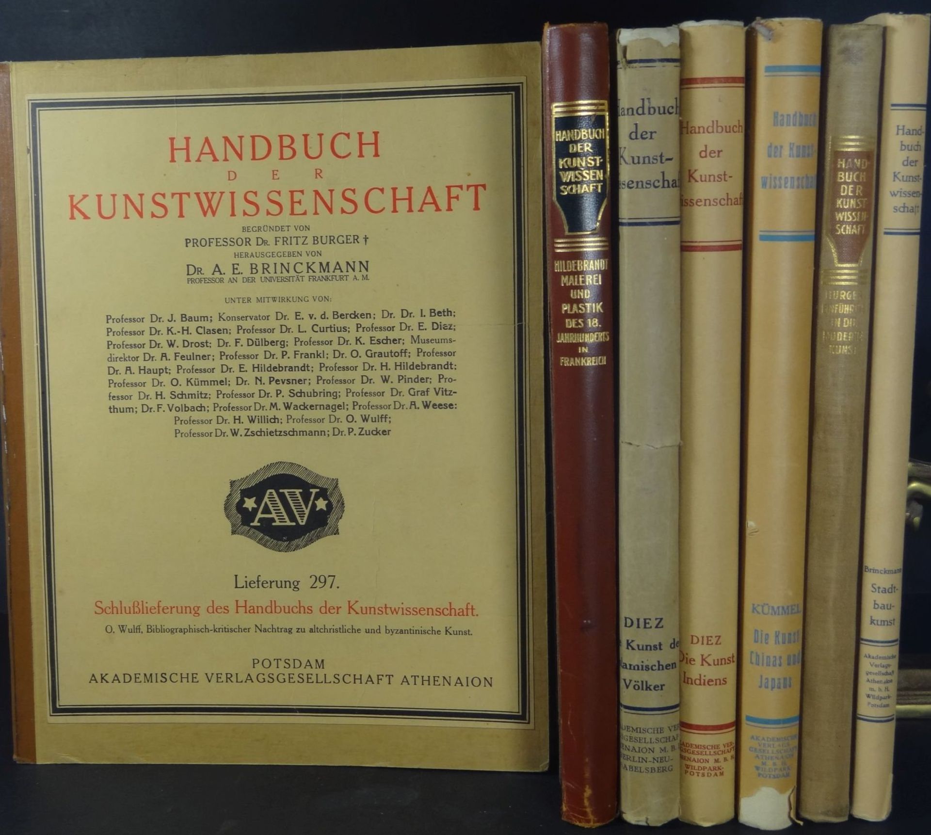 7 Bände "Handbuch der Kunstwissenschaft", 1917-1929, div. Theme- - -22.61 % buyer's premium on the