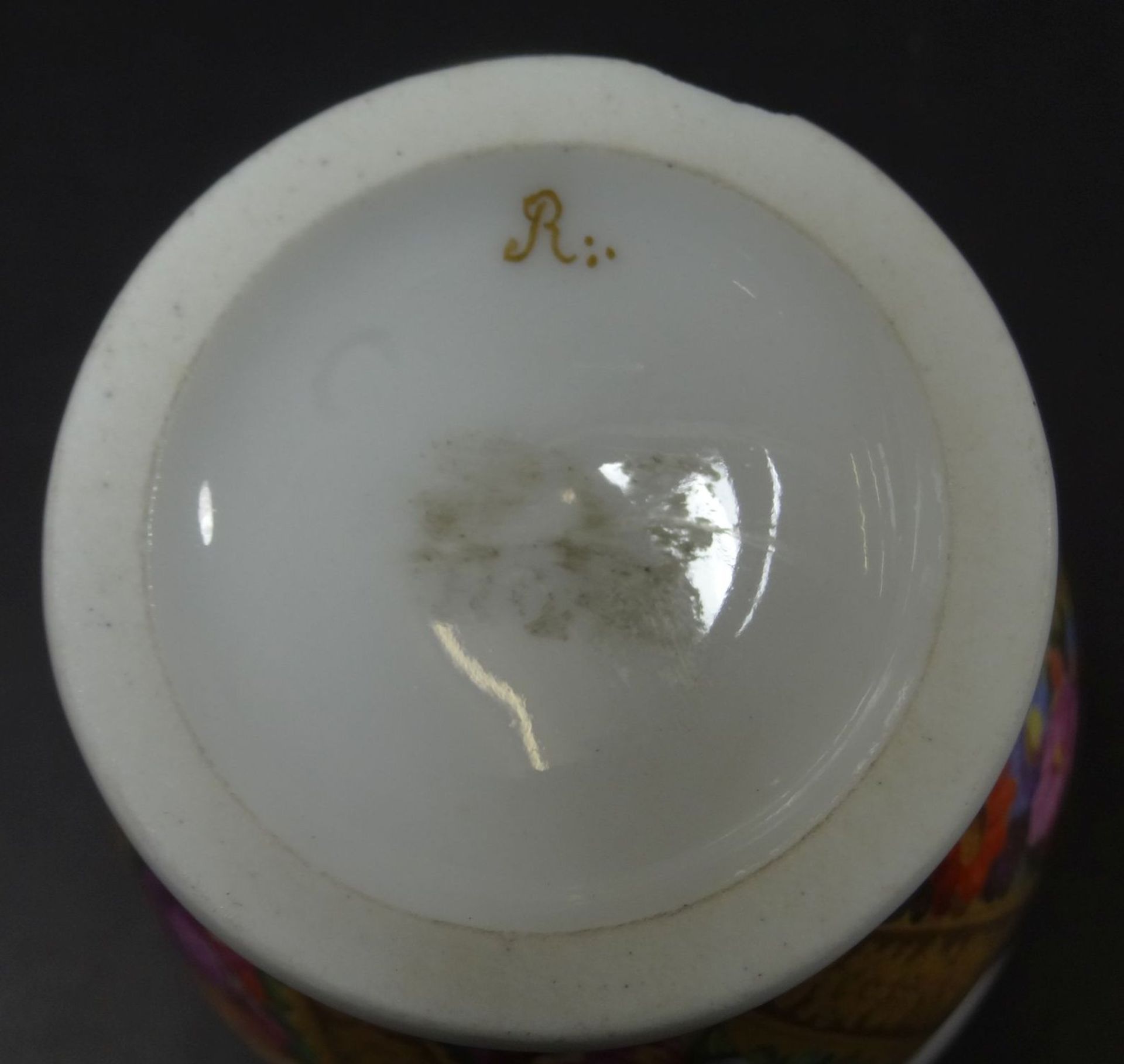 grosse Tasse mit U.T. um 1840, Goldstaffage und feine , gut erhalten Blumenmalerei, H-12 cm, D-17 - Bild 8 aus 10