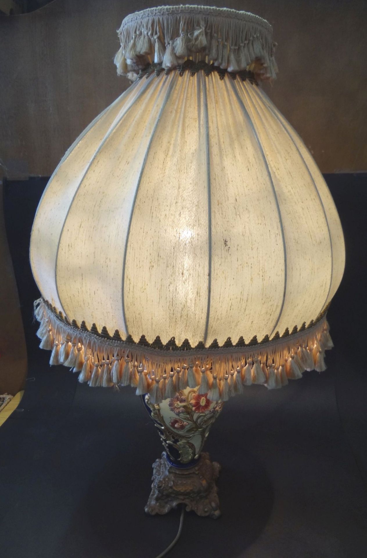 grosse Tischlampe, umgebaute Majolika-Petroleumlampe um 1880, gut erhalten, H-84 cm- - -22.61 % - Bild 2 aus 8