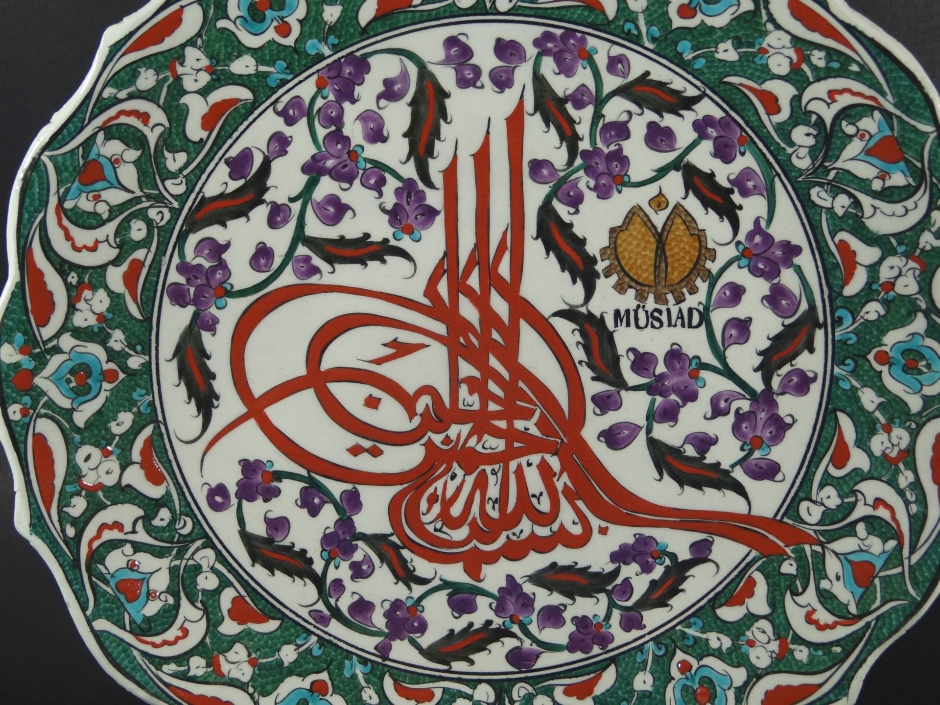 grosser Wandteller, Handarbeit, beschriftet und signiert, 1998, Türkei, Rand mit Glasurabplatzer, - Bild 2 aus 5