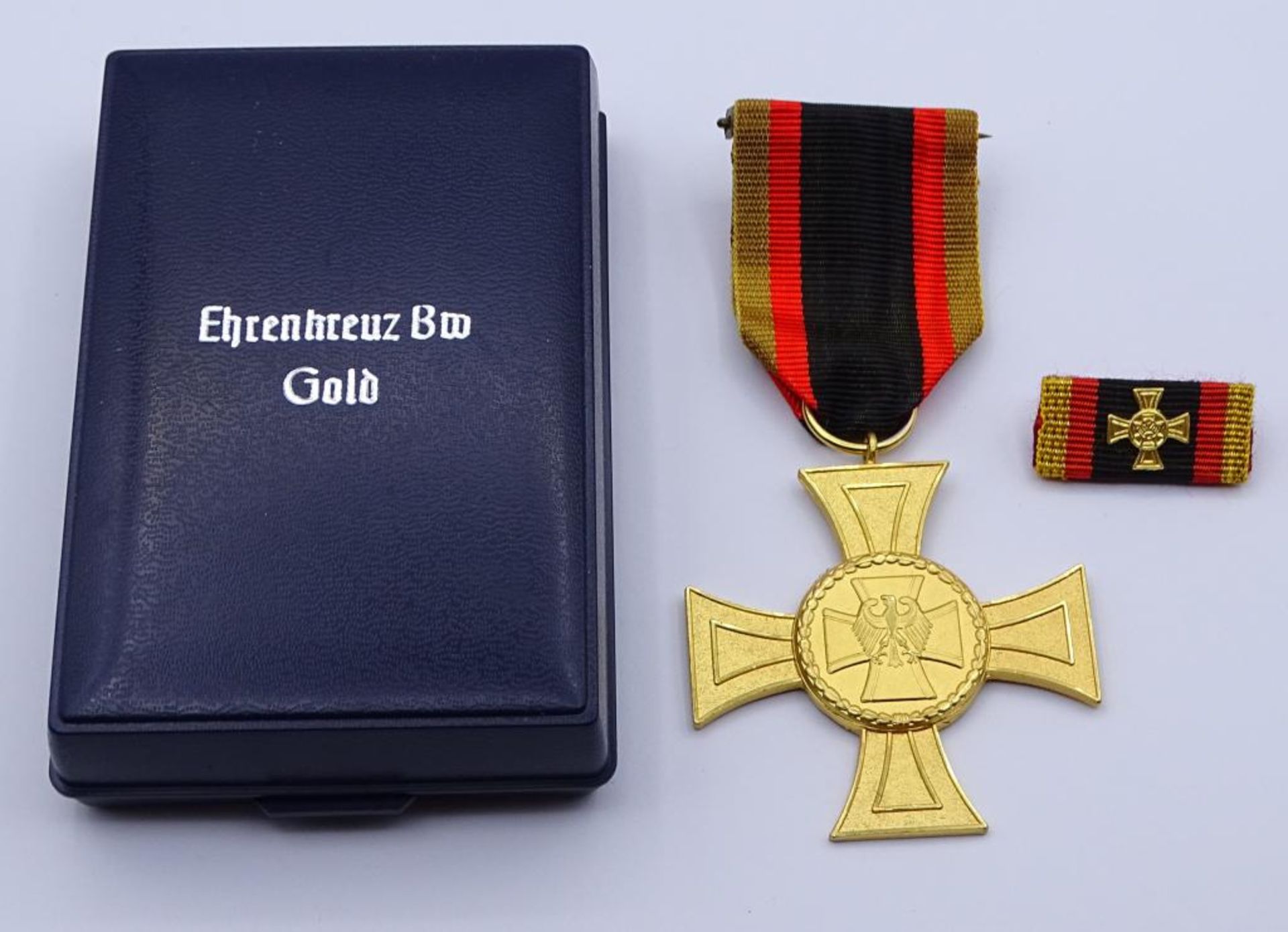 Ehrenkreuz der Bundeswehr in Gold in Schachtel- - -22.61 % buyer's premium on the hammer priceVAT - Bild 3 aus 5