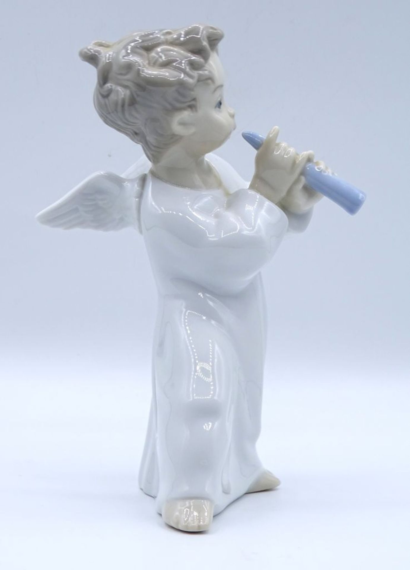 Engel mit Flöte, "Lladro",Spanien, 4540,im Boden gemarkt,H-1- - -22.61 % buyer's premium on the - Bild 3 aus 5