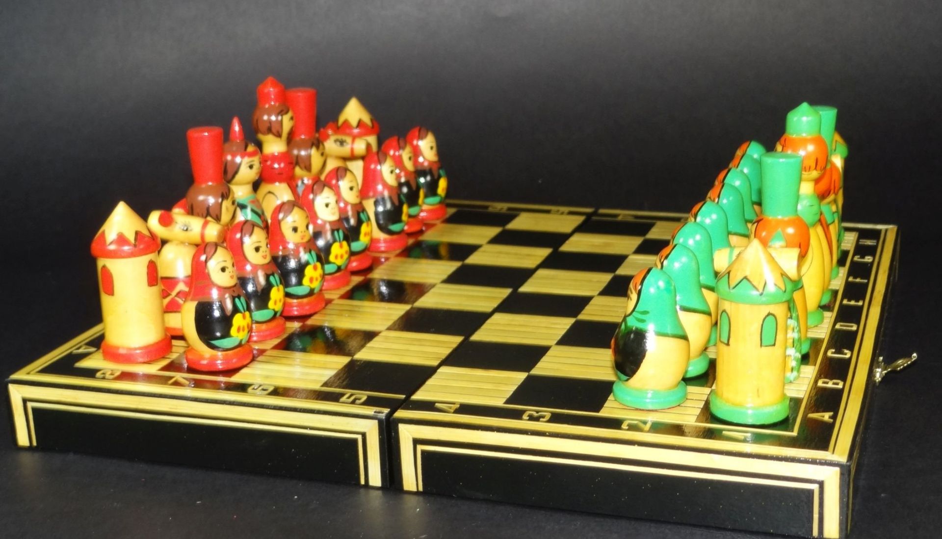 russisches Schach mit 32 Babuschka-Figuren, kompl., ein kl. Ohr fehlt, H-König 8 cm,- - -22.61 % - Bild 4 aus 5