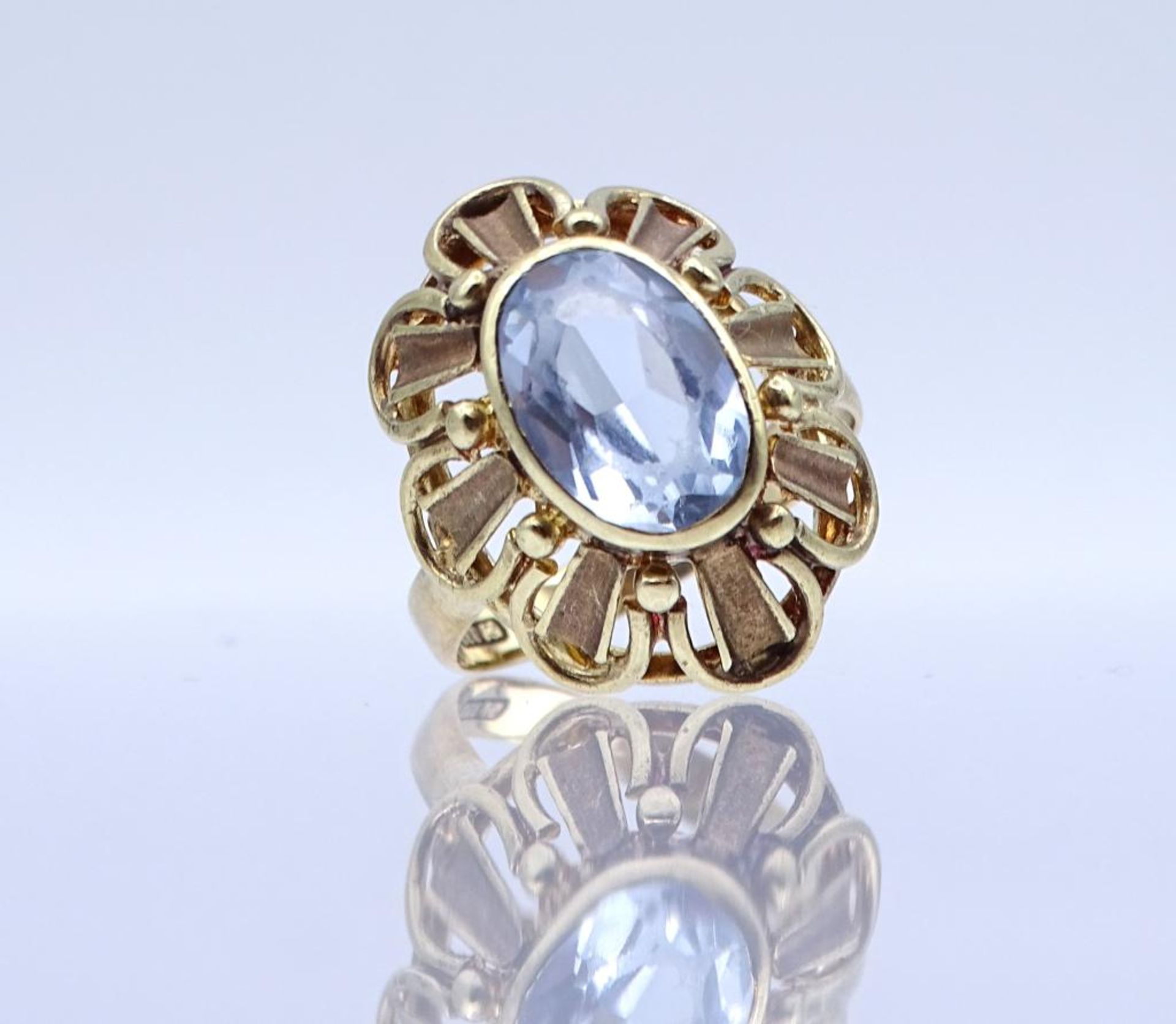 Goldring GG 333/000 mit einen facettierten hellblauen Stein (Tragespuren), 4,5gr., RG 55- - -22.61 % - Bild 2 aus 3