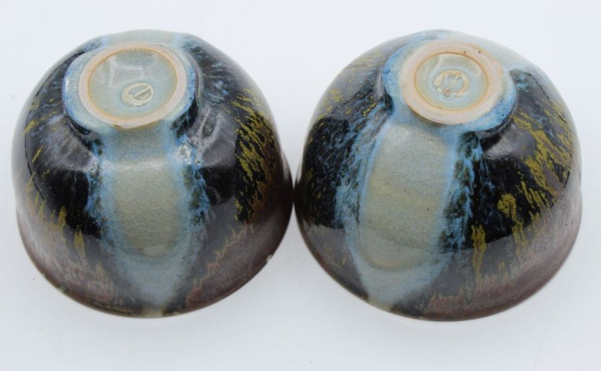 2x Kunstkeramik-Schalen, GERALD & GOTLIND WEIGEL, je ca. H-6,5cm D-10cm.- - -22.61 % buyer's premium - Bild 3 aus 4