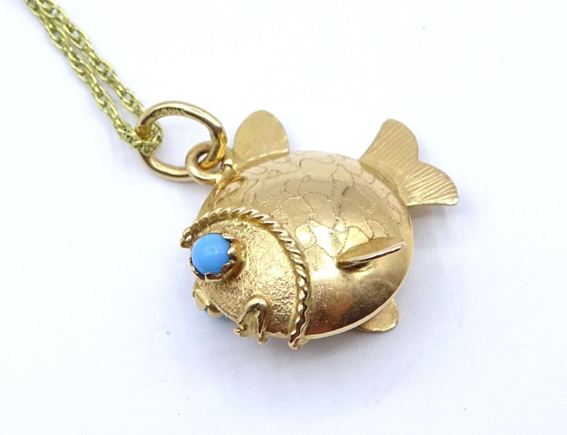 Halskette (vergoldet) mit Goldfisch um 18K,türkise Augen,Fisch Anhänger ca. 2,5g- - -22.61 % buyer's - Bild 3 aus 3