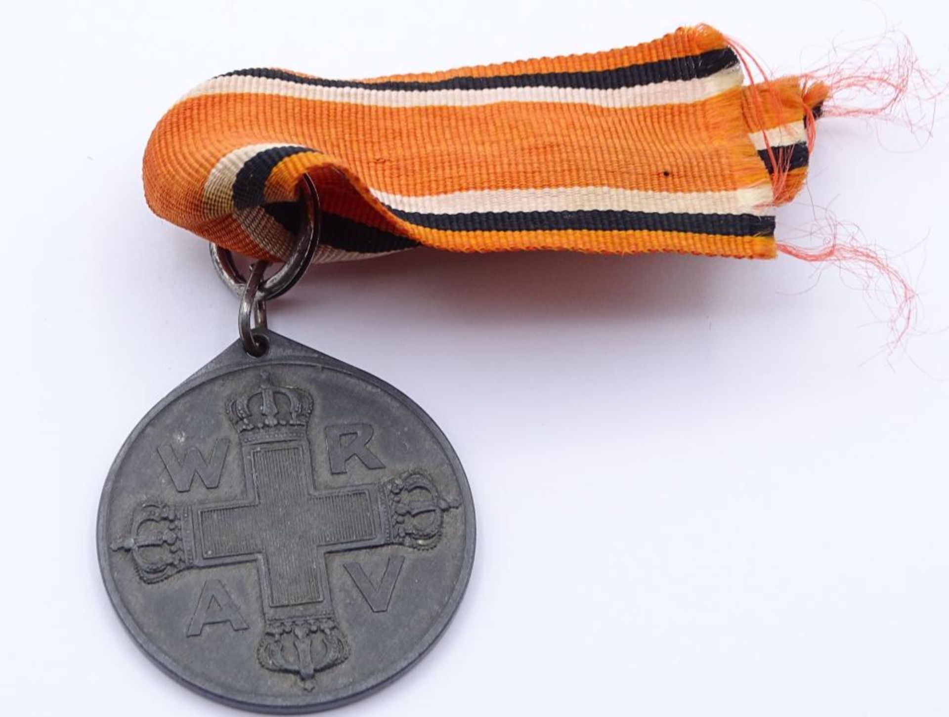 Medaille an Band- Für Verdienste um das rothe Kreuz"- - -22.61 % buyer's premium on the hammer