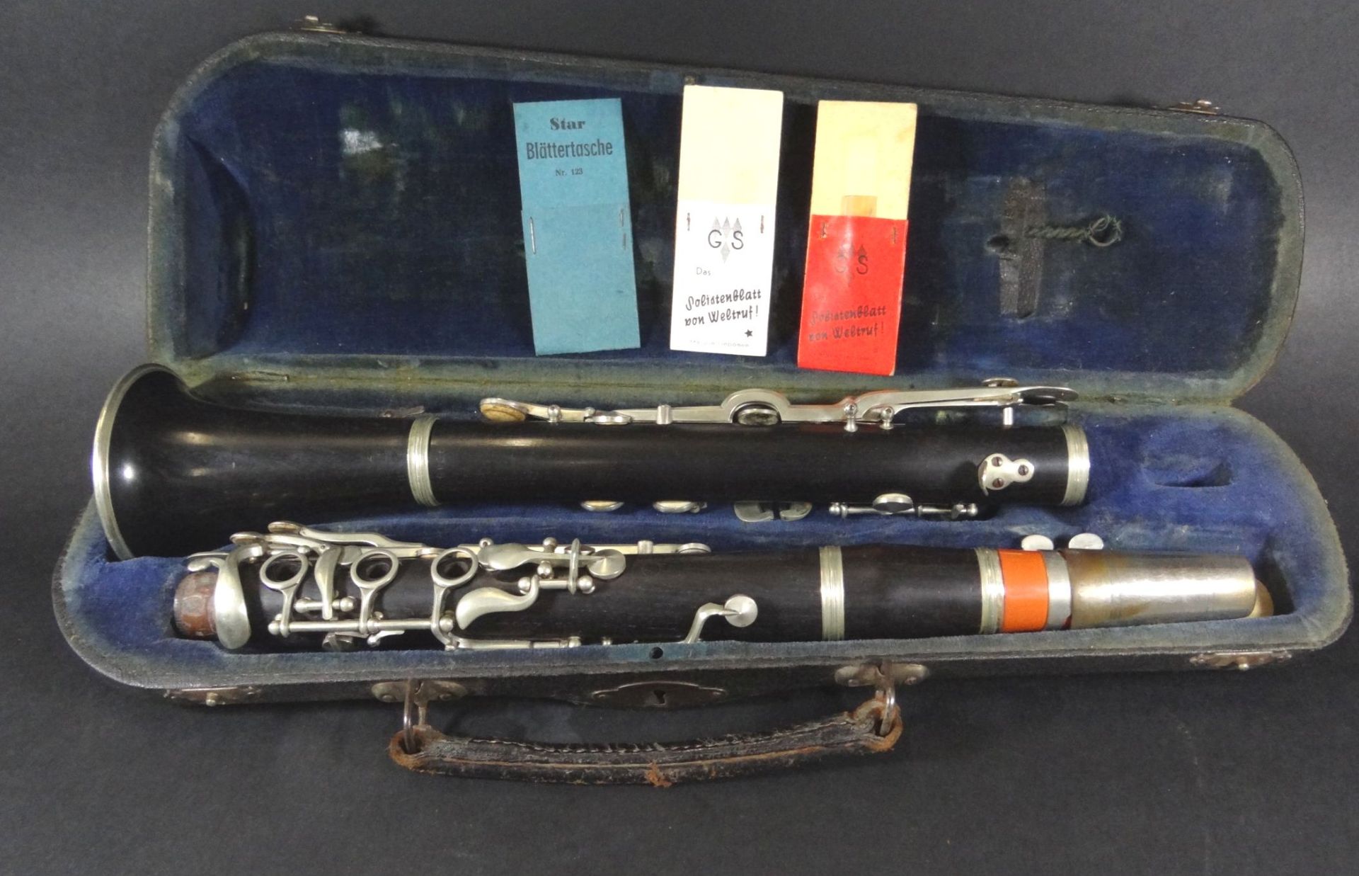 alte B- Klarinette in Koffer, Klarinette L-66 cm, Alters-u. Gebrauchsspuren, undeutl. Hersteller,- -