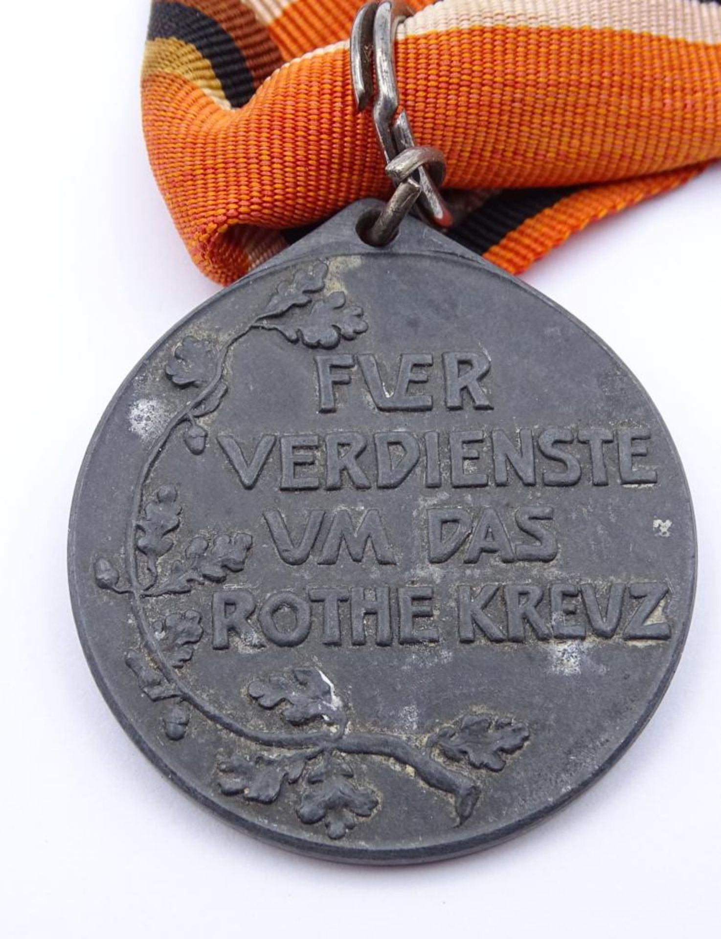 Medaille an Band- Für Verdienste um das rothe Kreuz"- - -22.61 % buyer's premium on the hammer - Bild 2 aus 3