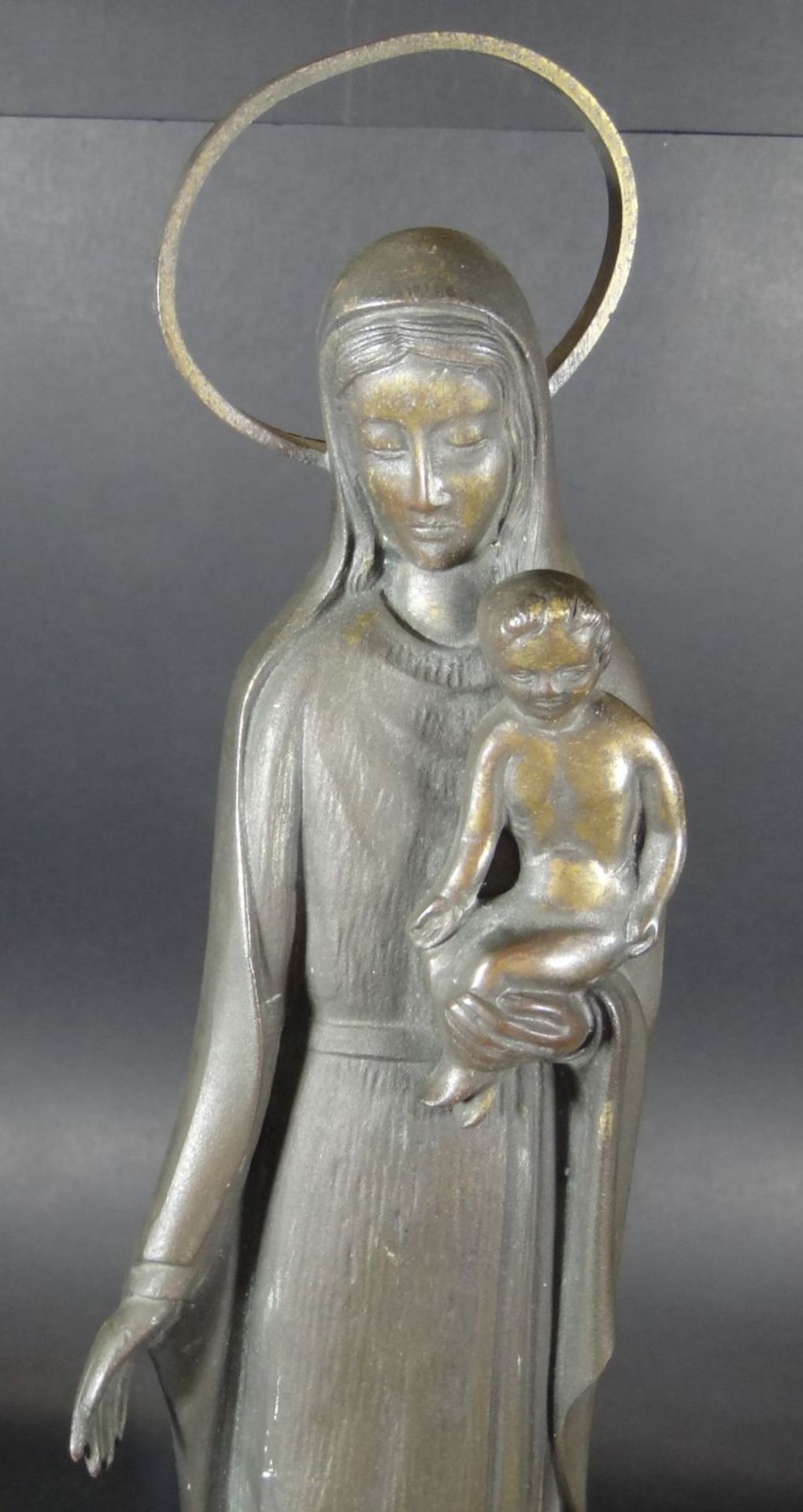 A. Dubois, Bronze "Madonna mit Kind" auf Bronze Sockel, H-45 cm, 20.Jhd.,- - -22.61 % buyer's - Bild 8 aus 8