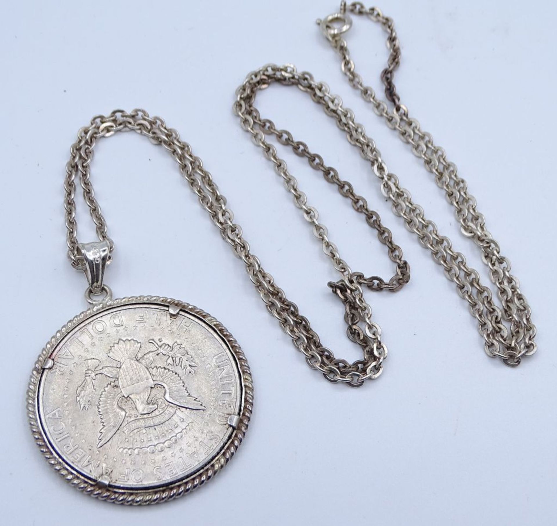 Münz Anhänger, Half Dollar 1964,Silbermgefasst,Kette Silber 835, ges.Gew.22,8gr., L- 70- - -22.